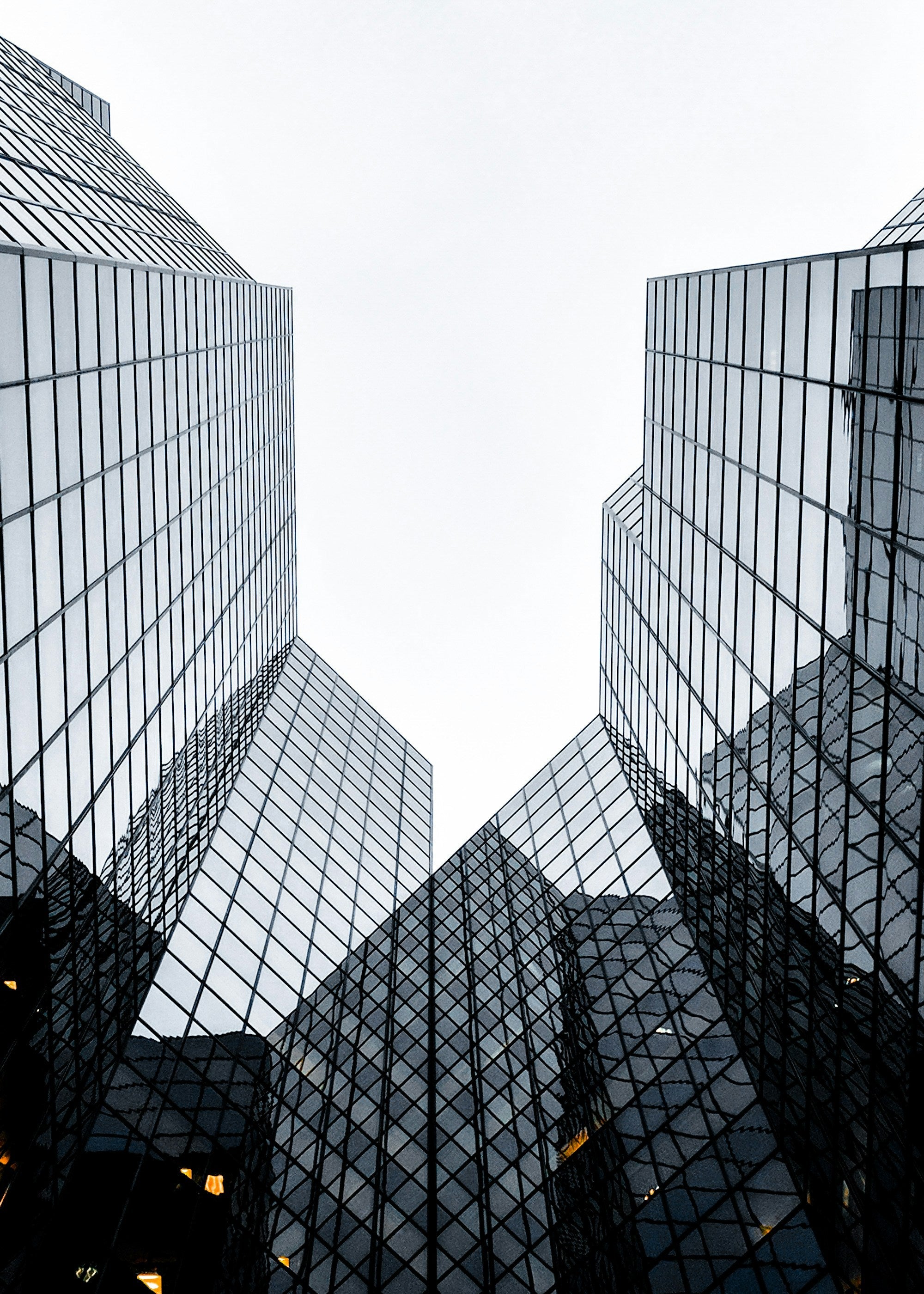 How Toronto Sellers Can Evaluate Whether Consignment or Private Buyout Makes More Sense