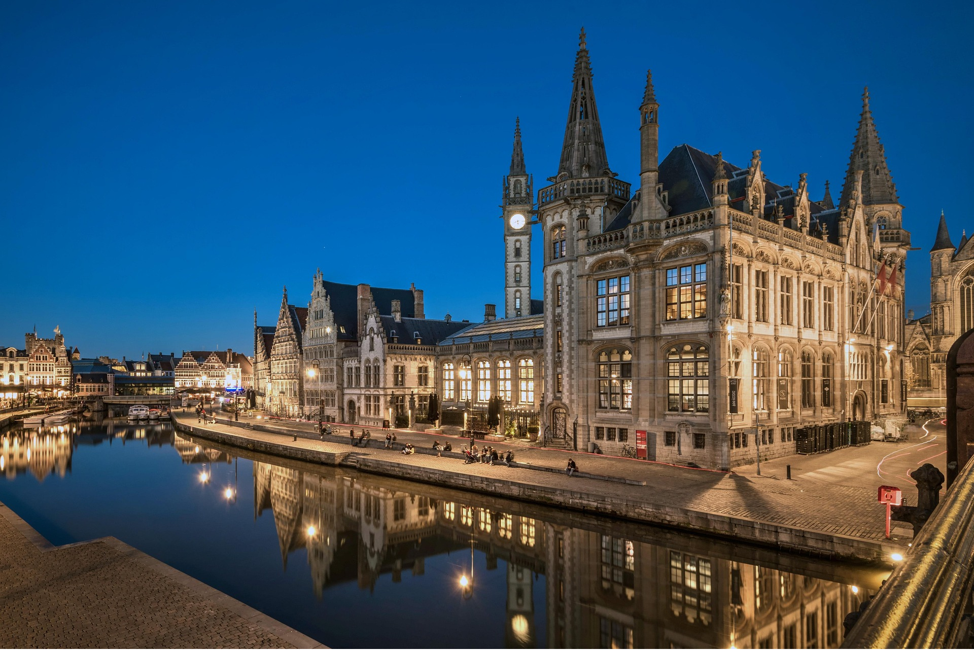 What Stitch Density Reveals About Different Chanel Production Periods