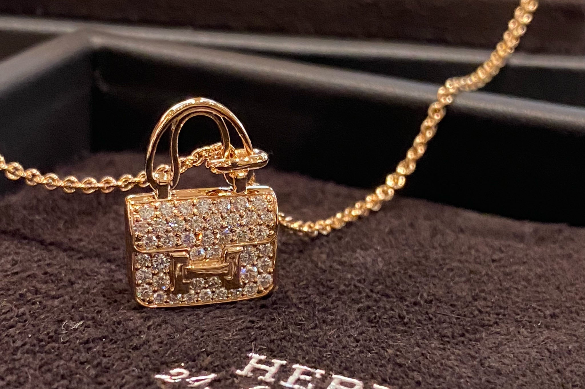 Shipping a Bag to Canada to Sell: Safety, Insurance, and Paperwork