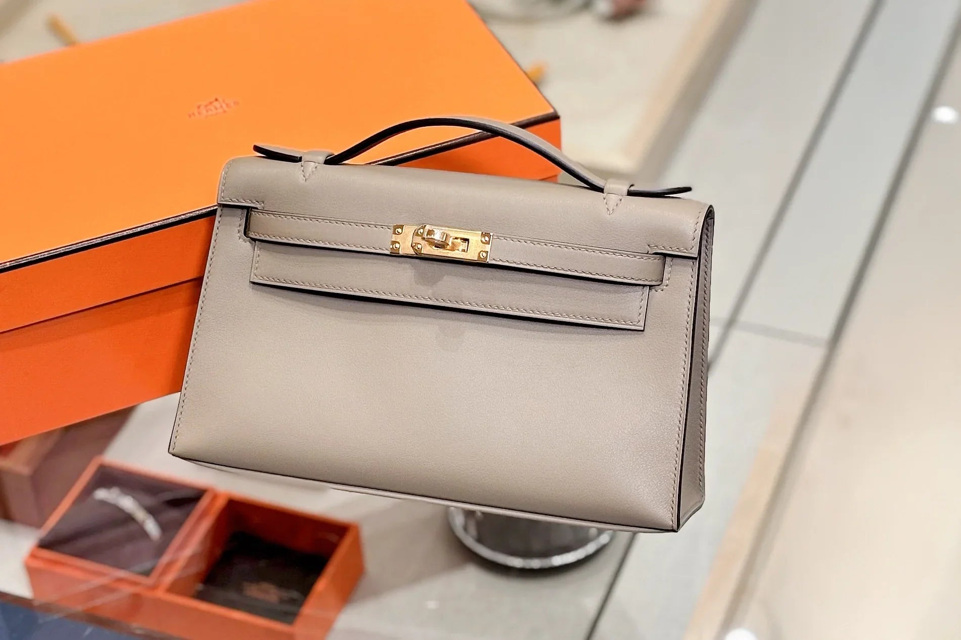 Kelly Pochette vs. Kelly Cut vs. Kelly To Go: The Clutch Family