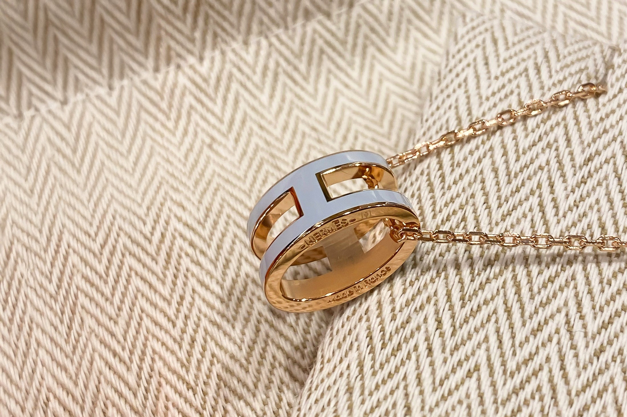 CAD vs. USD: Currency Timing and Hedging for Big Purchases