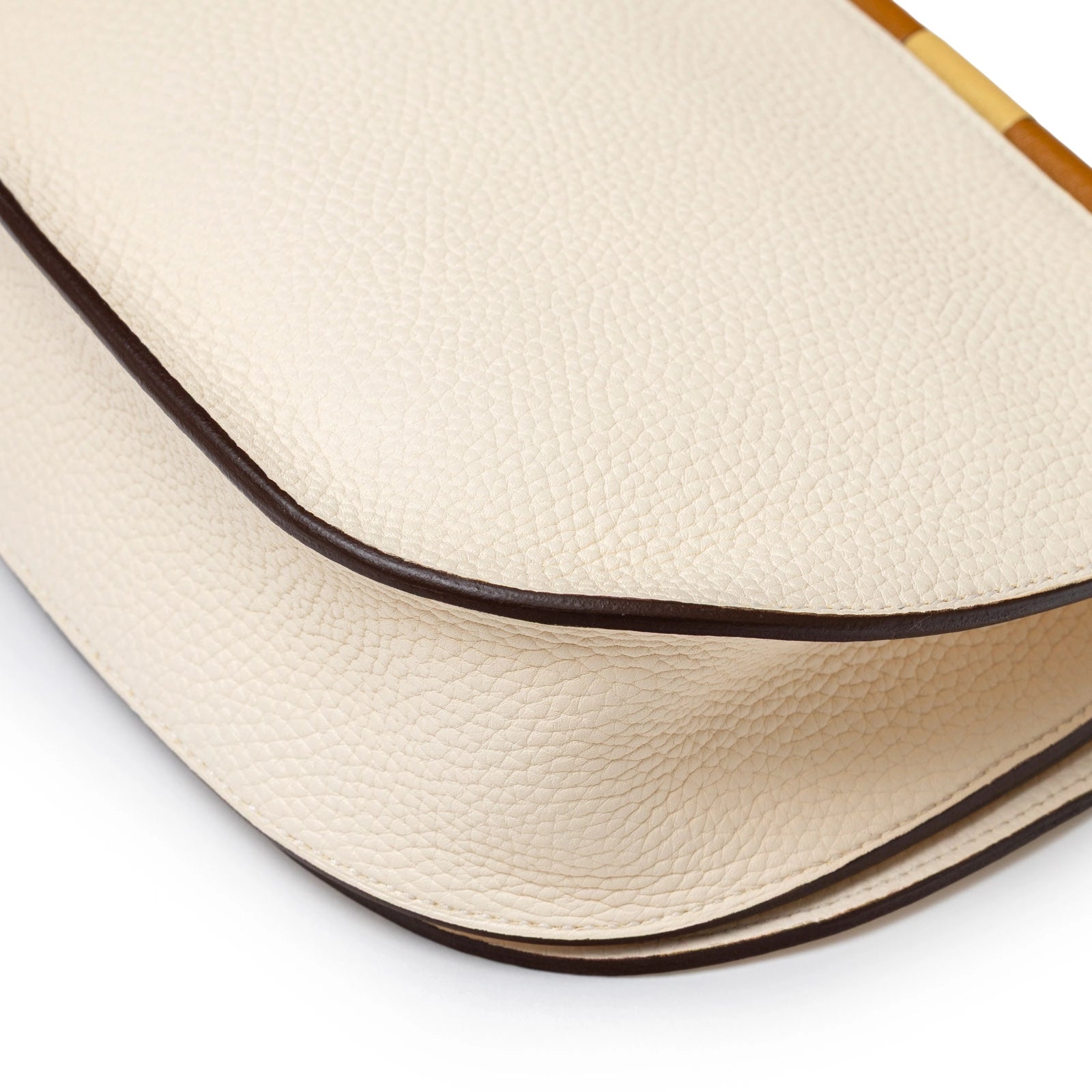 Hermès Sac Saut 25 Bag Clemence/Chevre Mysore Nata/Caramel/Etoupe Gold Hardware - Back Corner Right