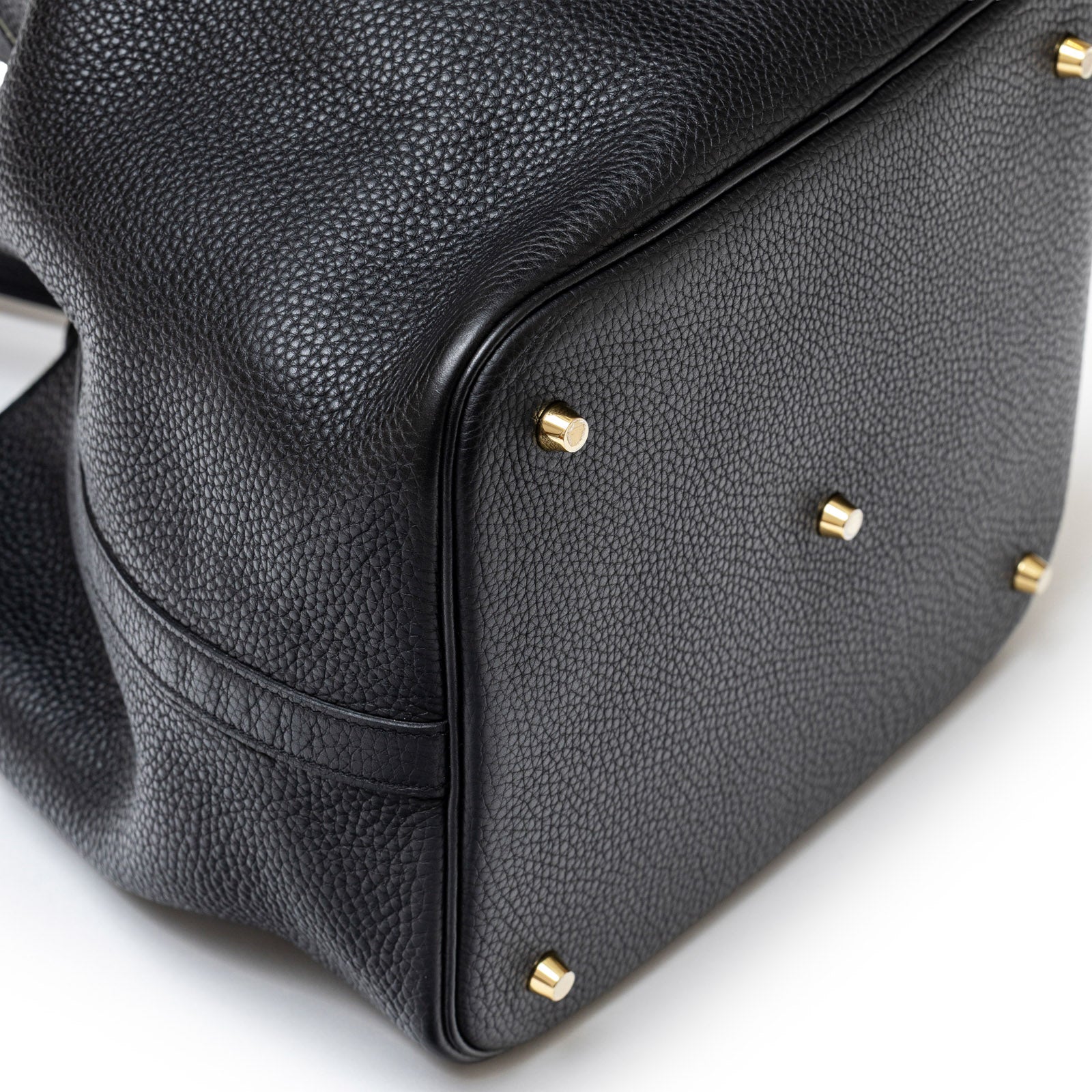 Hermès Picotin 26 Black Clemence Gold Hardware - Front Corner Left