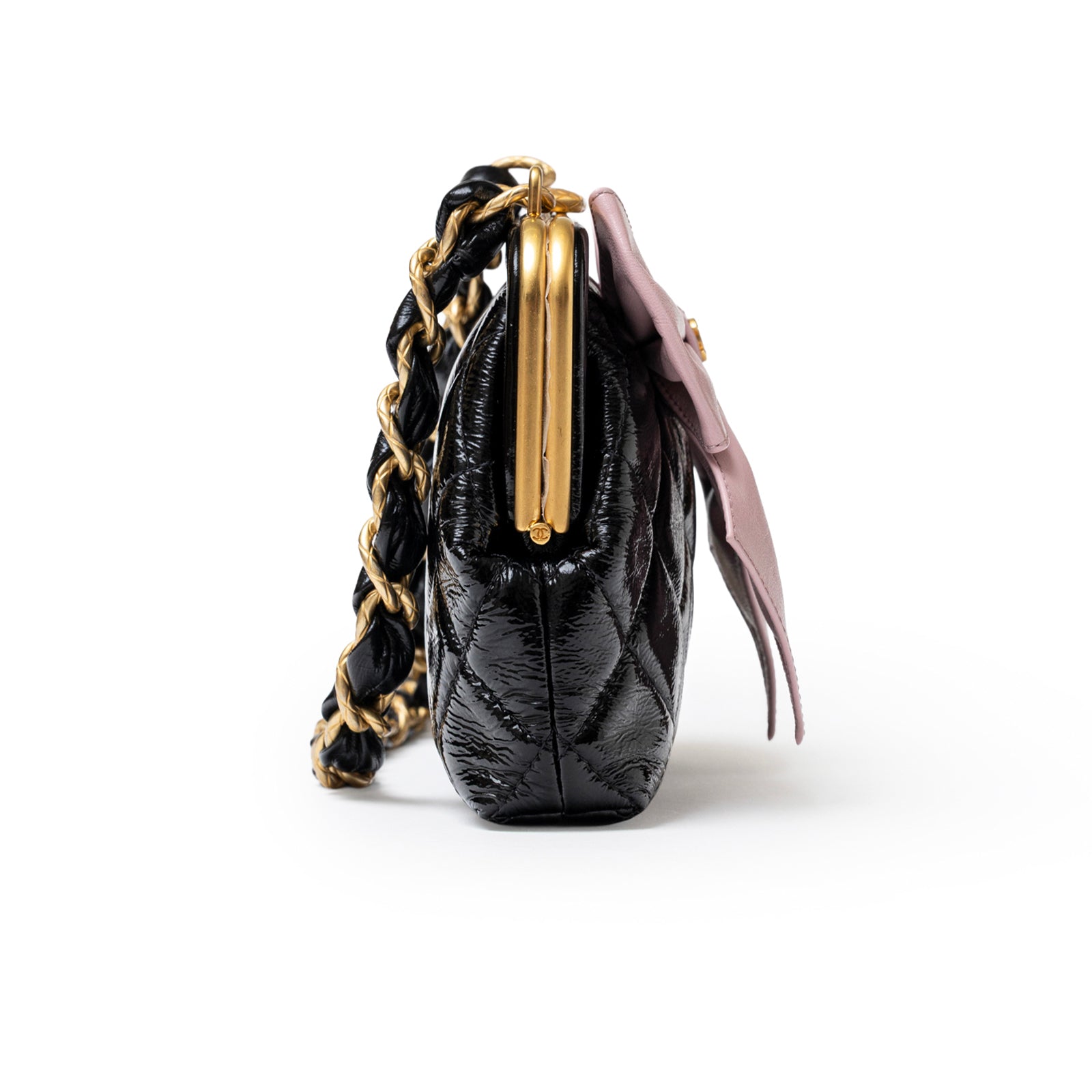 Side view of Chanel Maxi Bow Clutch With Chain Black/Pink Shiny Quilted Patent Crumpled/Lambskin Brushed Gold Hardware showing chain detail
