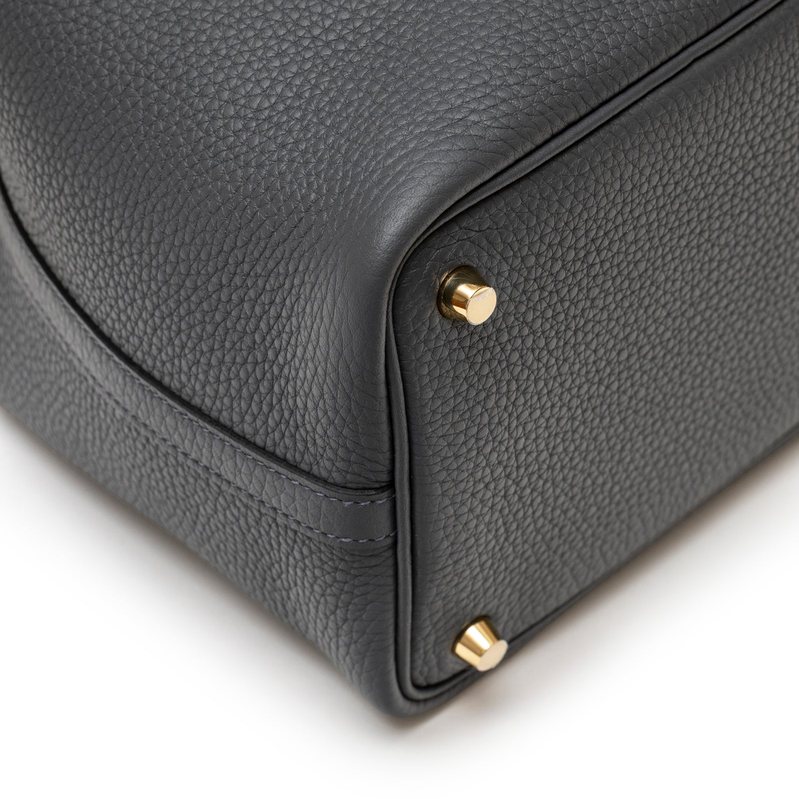 Close-up of corner and permabrass hardware on Hermès Picotin 18 Gris Misty Clemence Permabrass Hardware bag