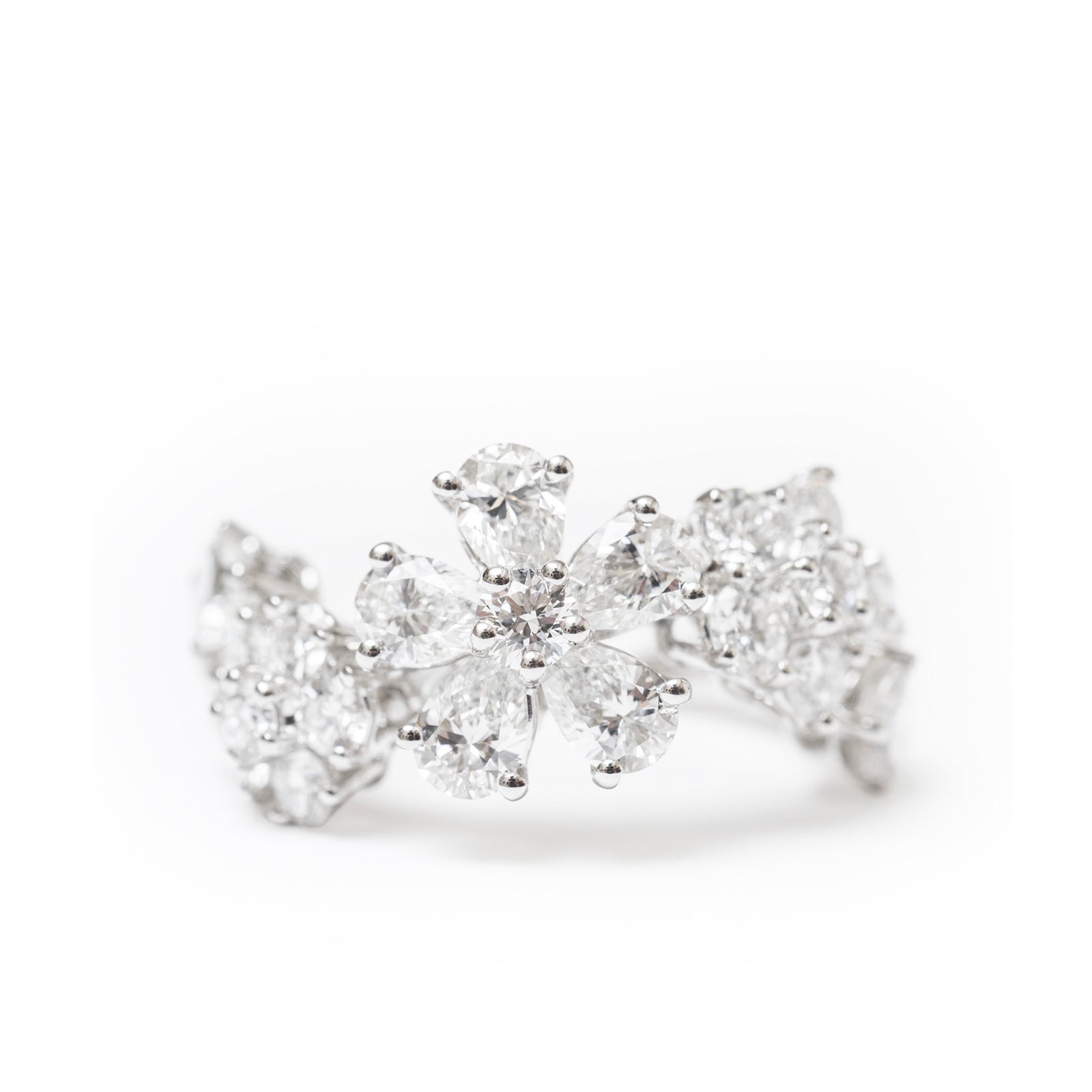Close-up front view of Van Cleef & Arpels Folie des Prés Ring 18K White Gold Diamond floral design sparkle