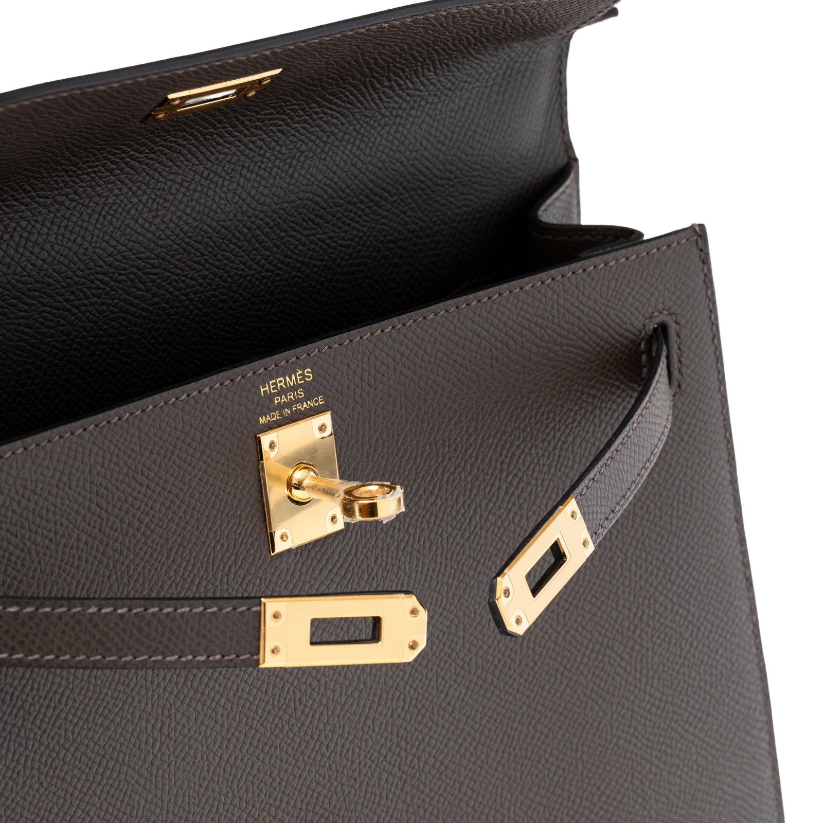 Close-up of open Hermès Kelly 25 Sellier Ecore Epsom Gold Hardware showing gold clasp and leather texture