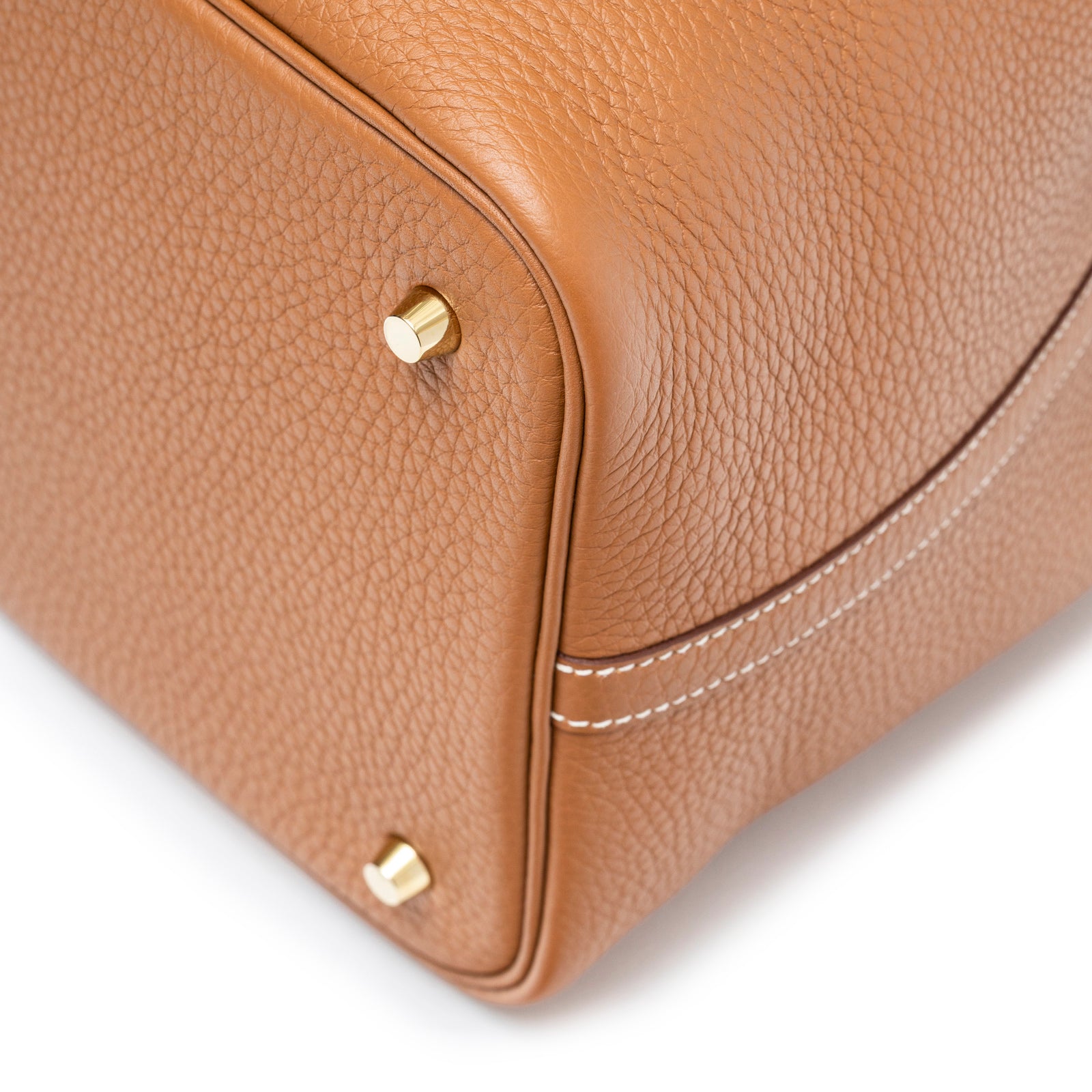 Close-up of bottom corner with gold hardware detailing on Hermès Picotin 22 Gold Clemence Gold Hardware bag