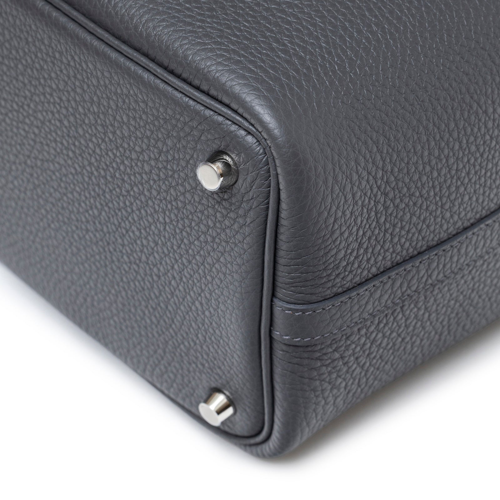 Close-up of the bottom corner showing detailed stitching and palladium hardware on Hermès Picotin 18 Ardosie Clemence Palladium Hardware