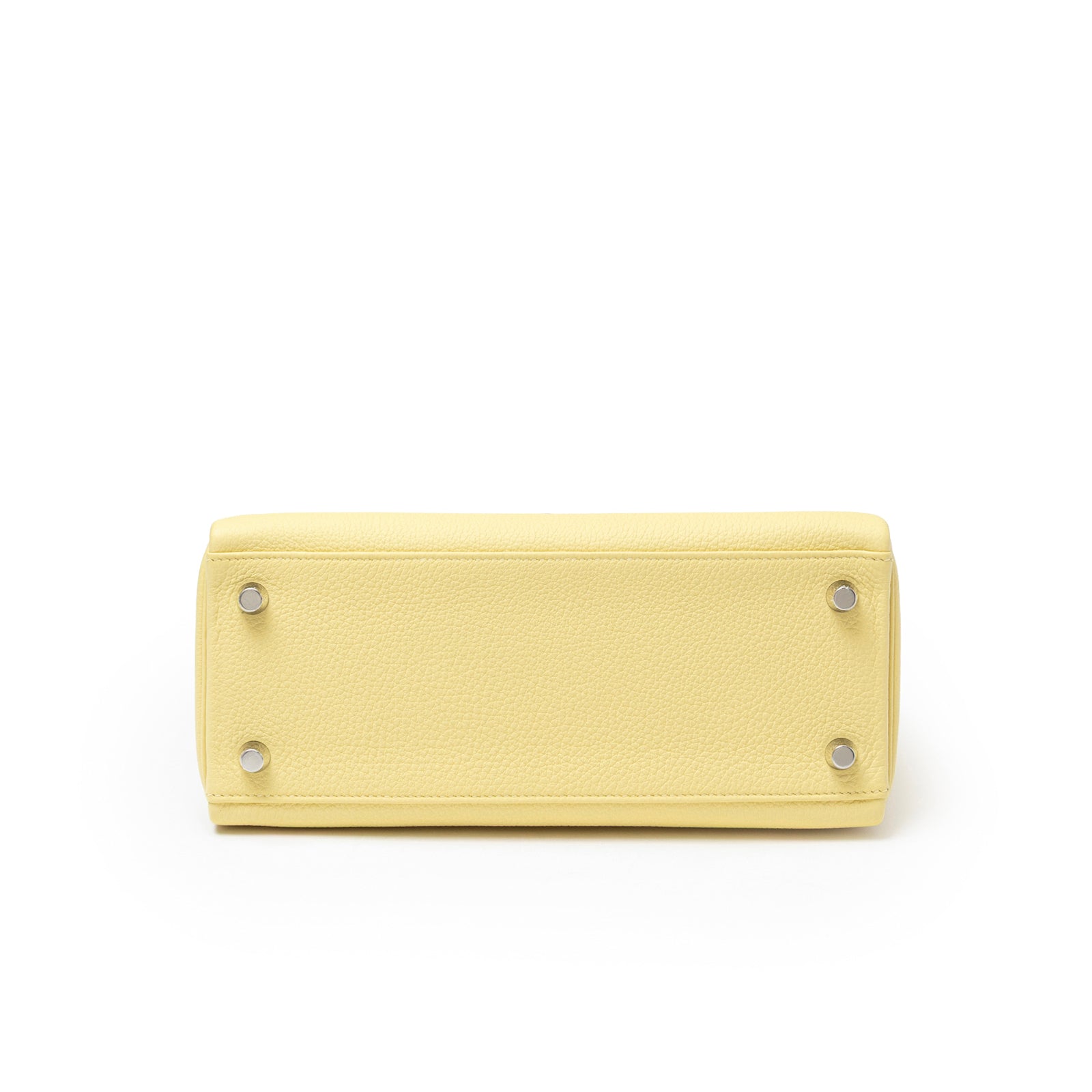 Bottom view of Hermès Kelly 25 Retourne Togo Jaune Poussin Palladium Hardware showing textured leather and metal feet