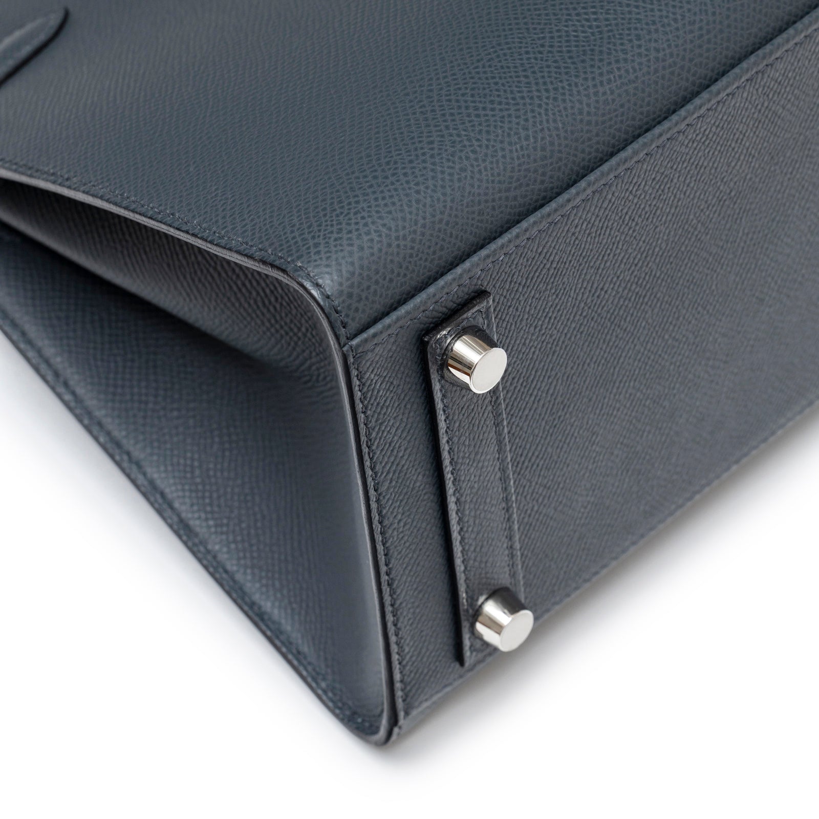 Close-up angled shot of Hermès Birkin Sellier 25 Gris Misty Epsom Palladium Hardware base with metal feet detail