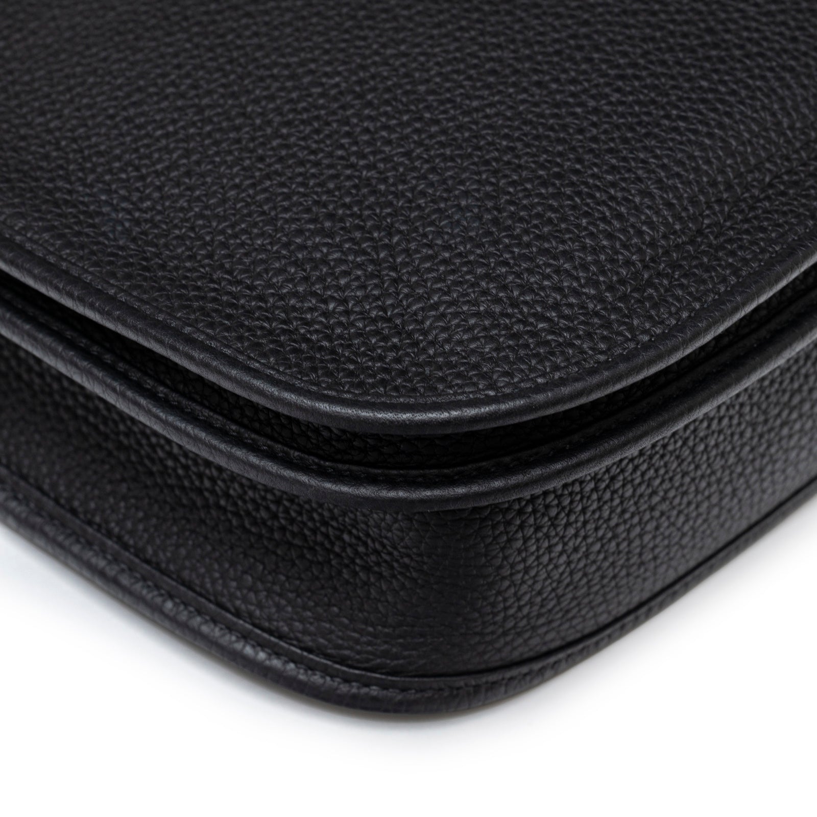 Close-up of black Clemence leather texture and corner edge of Hermès Evelyne PM 29 Black Clemence Gold Hardware bag