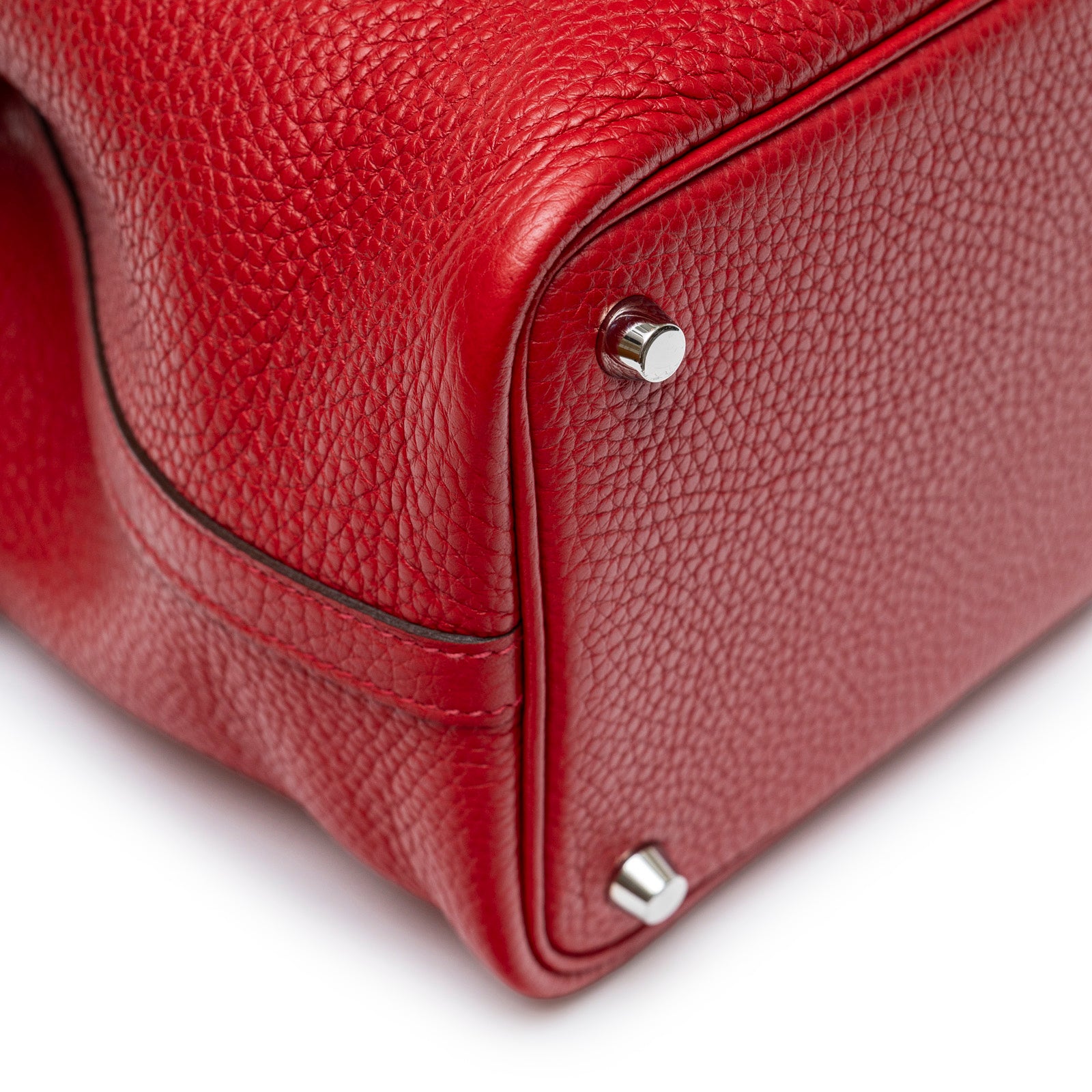 Close-up of bottom corner and palladium hardware feet on Hermès Picotin 18 Rouge Casaque Clemence Palladium Hardware bag