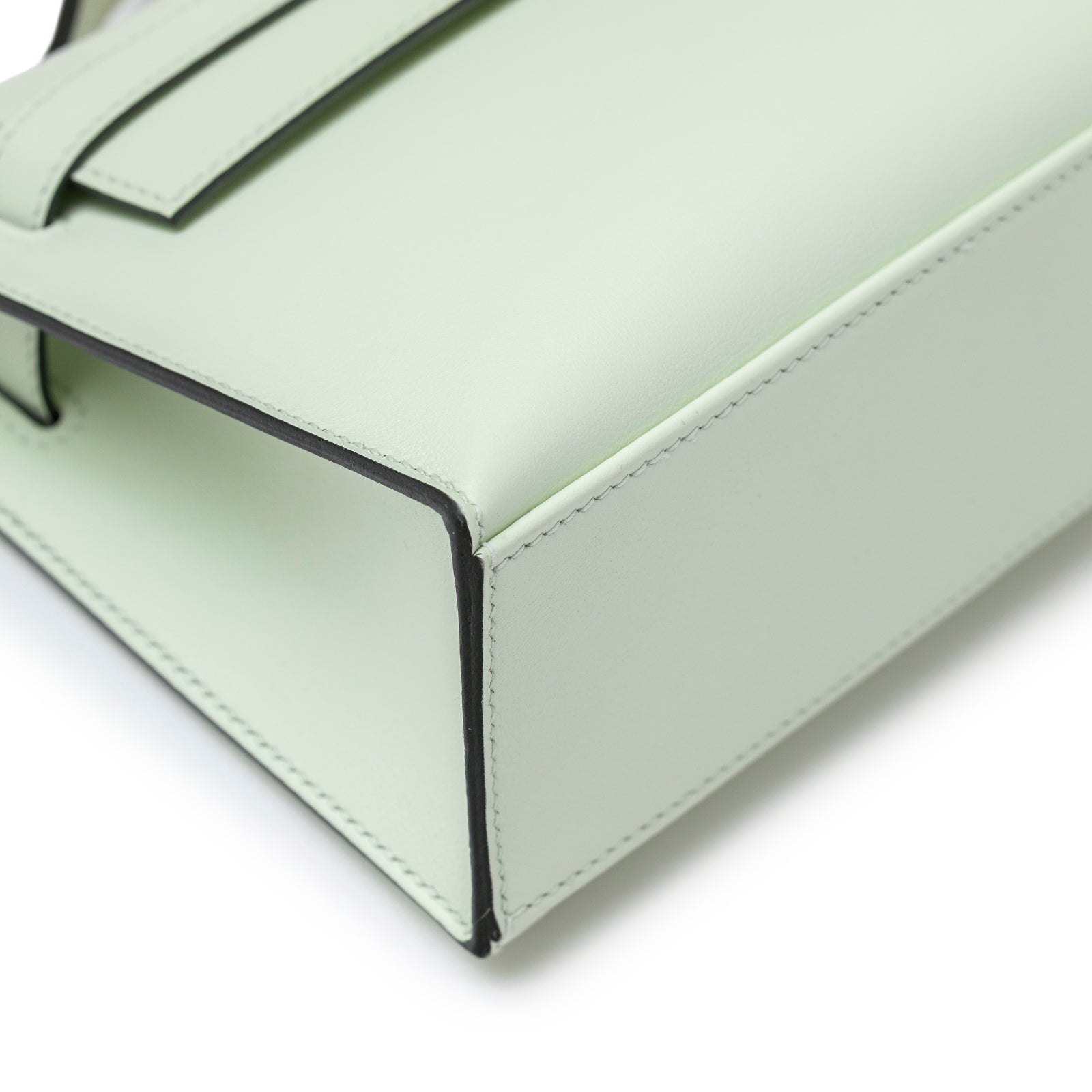 Close-up of bottom corner and edge detailing on Hermès Kelly Pochette Vert Fizz Swift Palladium Hardware bag