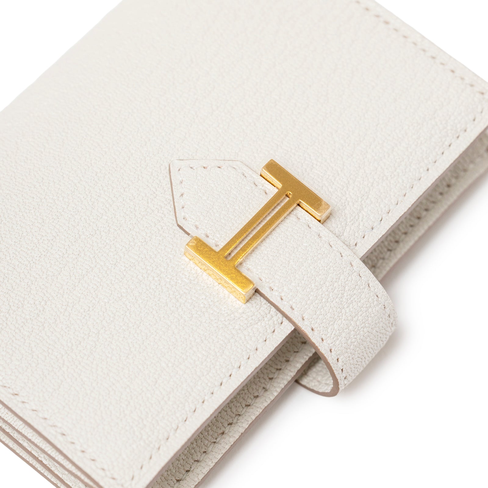 Close-up of clasp on Hermès Mini Bearn Wallet Beton Chevre Mysore Gold Hardware showing textured leather and gold-tone detail