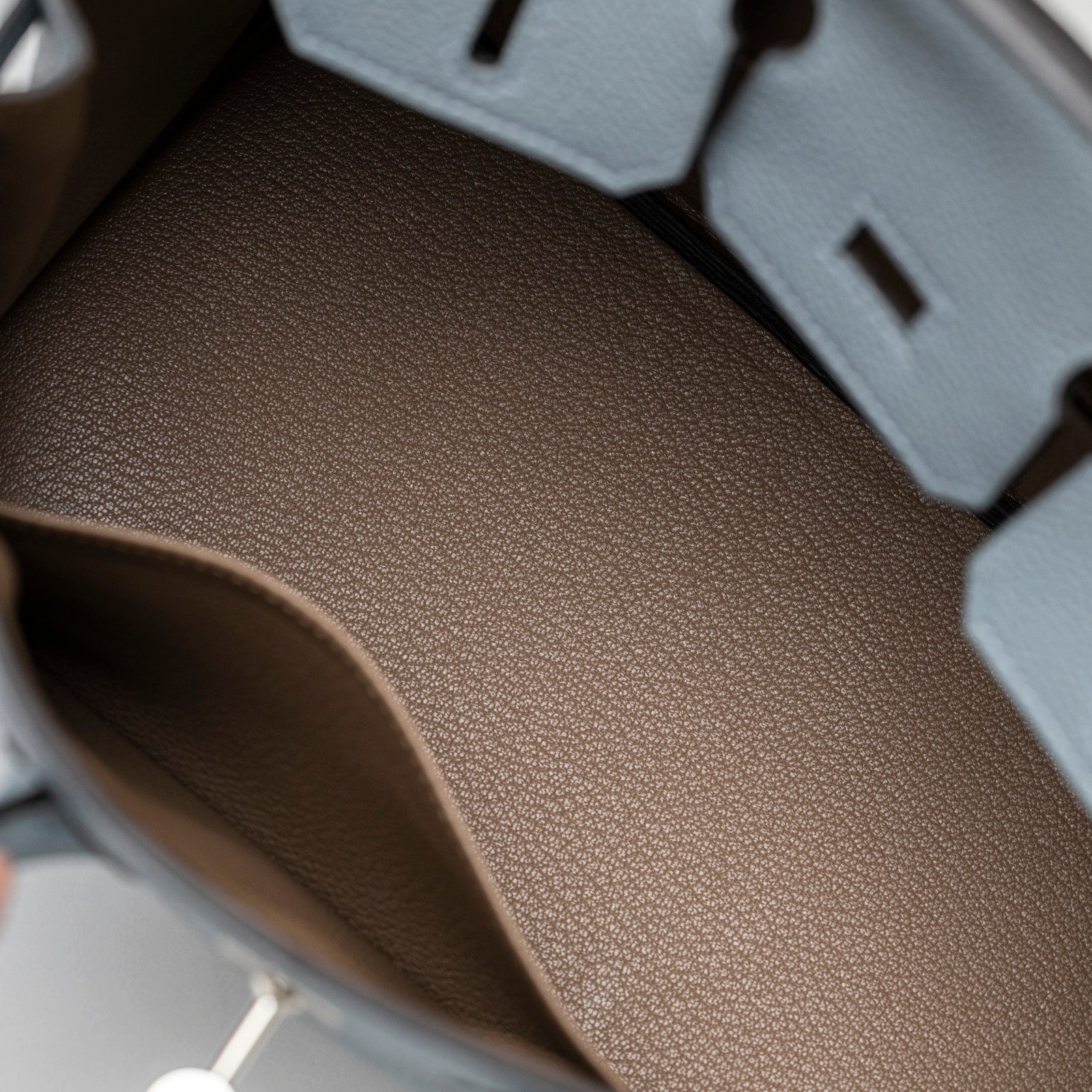 Interior close-up of Hermès Birkin 25 Blue Lin Verso Beige De Weimar Togo Palladium Hardware showing leather texture and pocket detail