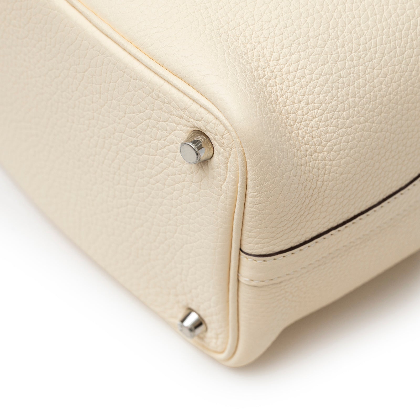 Close-up of bottom corner with palladium feet on Hermès Picotin 18 Nata Clemence Palladium Hardware bag