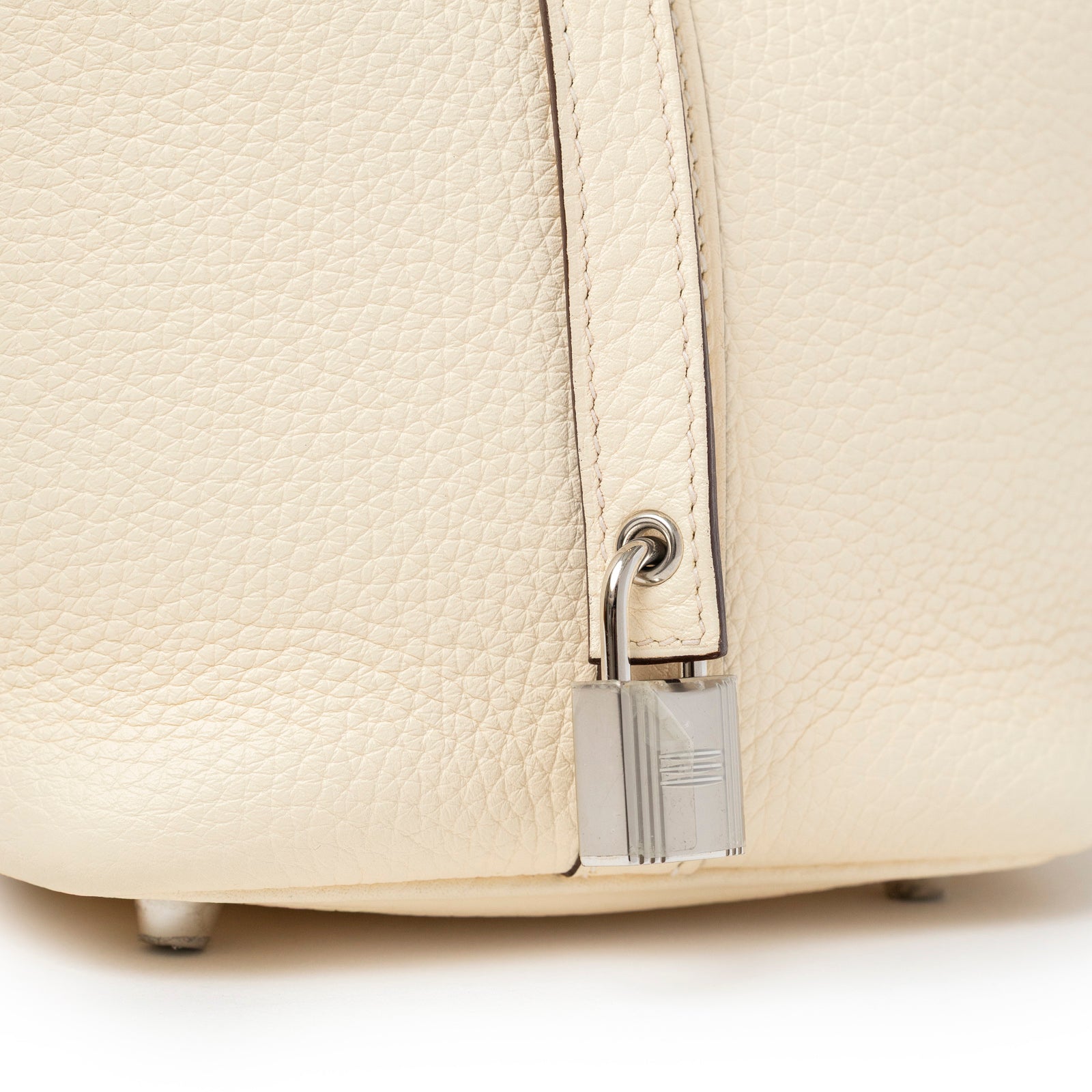 Close-up of Hermès Picotin 18 Nata Clemence Palladium Hardware leather texture and padlock detail at base corner