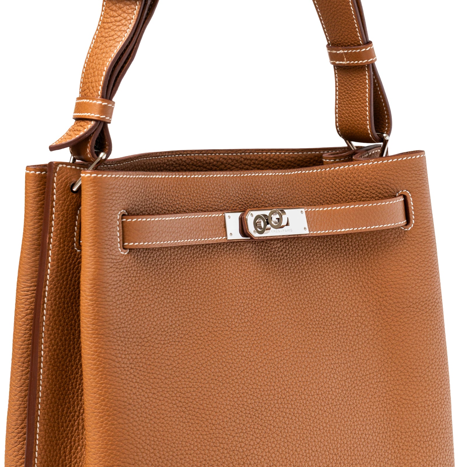 Close-up of Hermès So Kelly 26 Gold Togo Gold Palladium Hardware showing leather texture and clasp detail