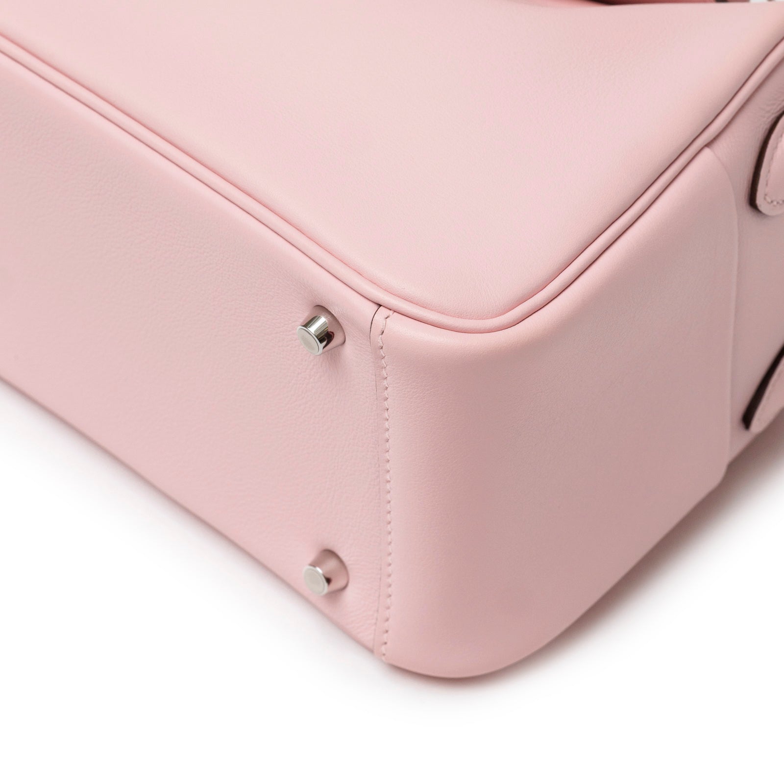 Close-up of bottom corner showing smooth Rose Sakura leather and palladium hardware on Hermès Mini Lindy II Rose Sakura Swift Palladium Hardware