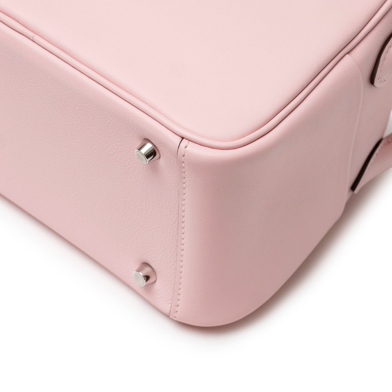 Close-up of bottom corner with palladium hardware studs on Hermès Mini Lindy II Rose Sakura Swift Palladium Hardware