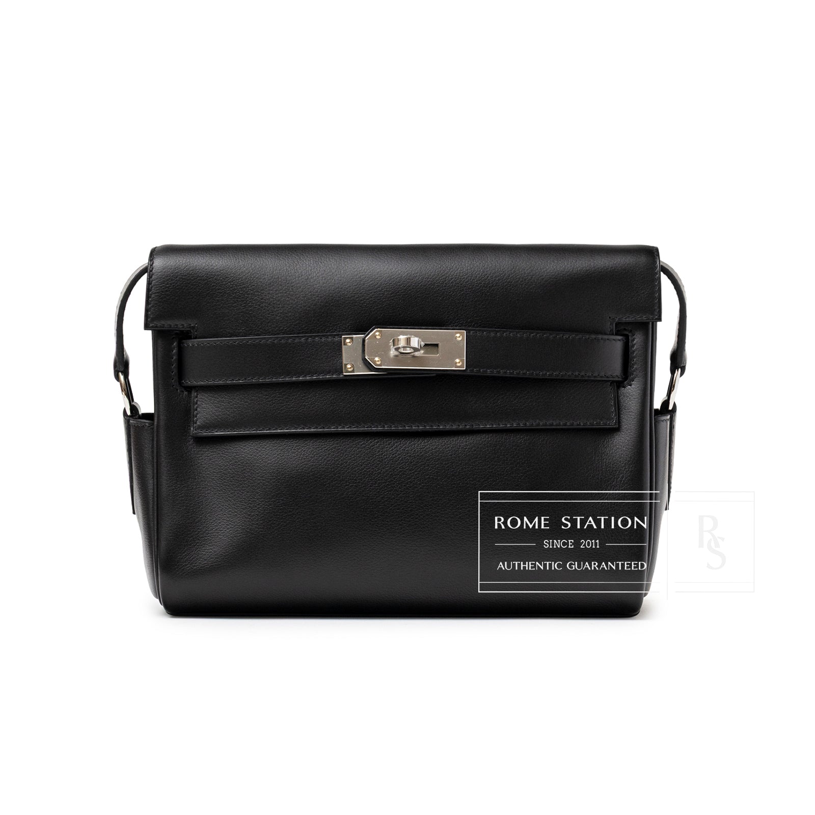 Front view of Hermès Kelly Messenger PM Black Evergrain Palladium Hardware with visible clasp and strap details