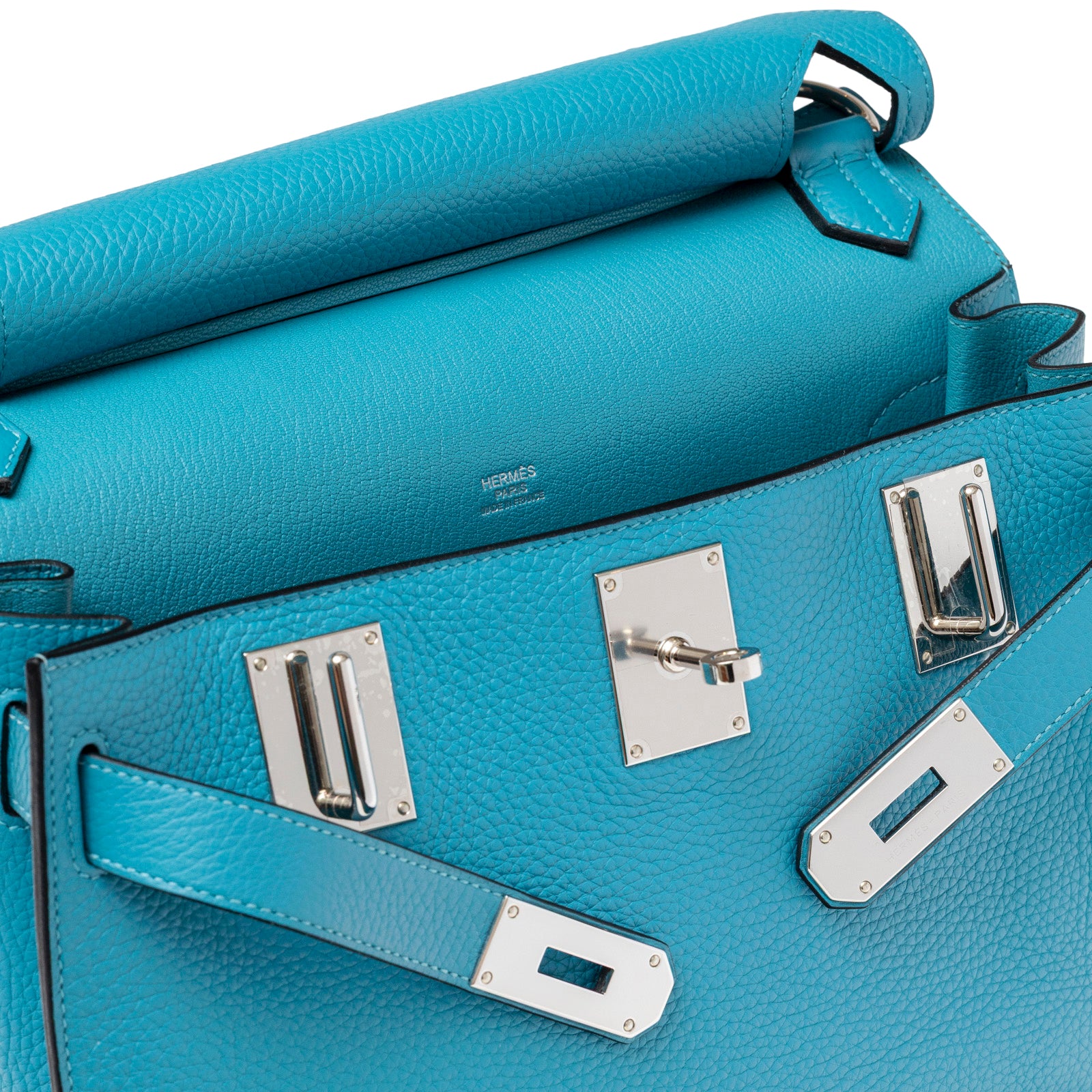 Close-up of interior and palladium hardware on Hermès Jypsiere 31 Turquoise Clemence Palladium Hardware bag