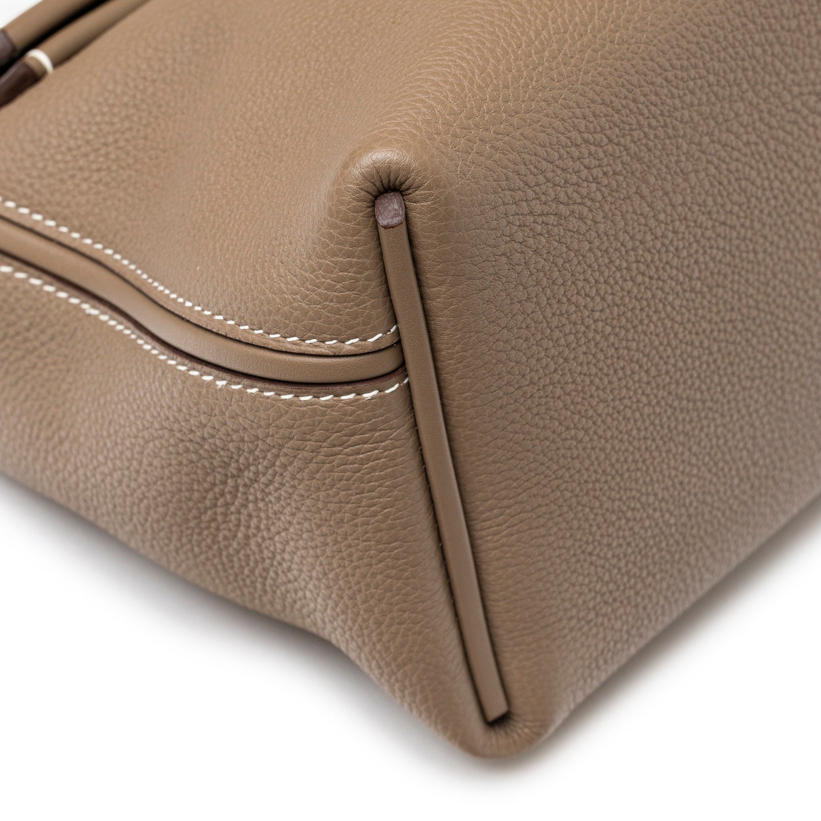 Close-up detail of corner stitching and pebbled leather on Hermès 24/24 29 Etoupe Togo and Swift Gold Hardware bag