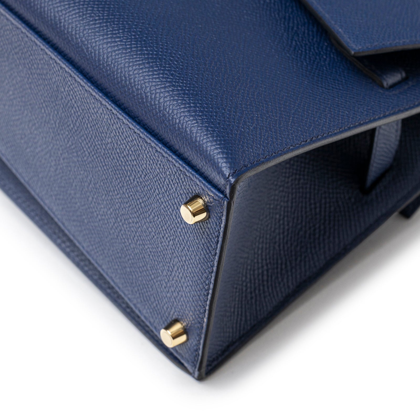 Close-up of bottom corner showing gold hardware feet on Hermès Kelly Desordre 20 Sellier Blue Saphir Epsom Gold Hardware