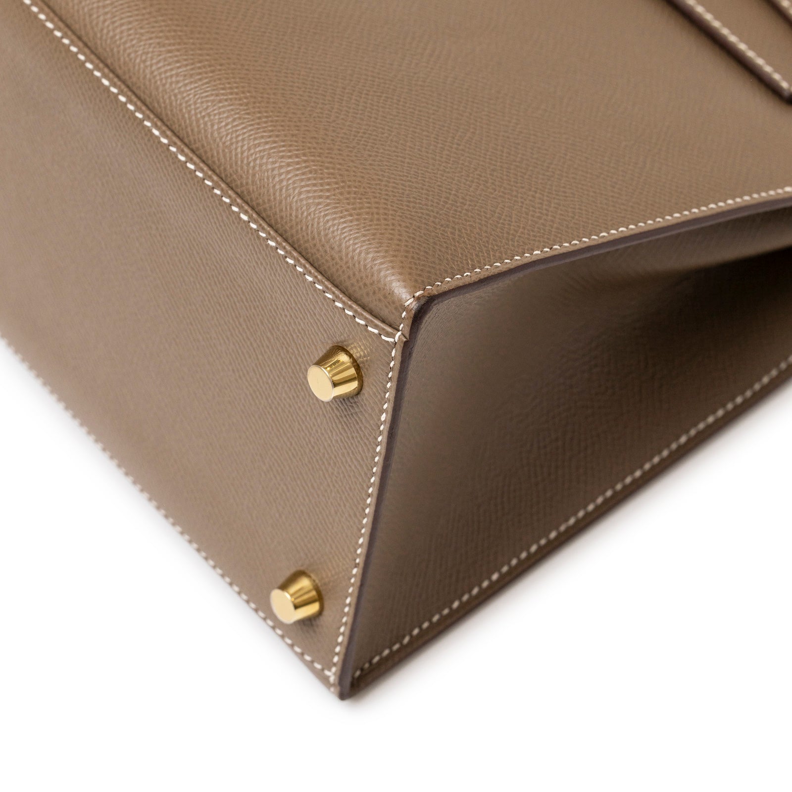 Close-up of bottom corner showing stitching and gold hardware on Hermès Kelly 28 Sellier Etoupe Epsom Gold hardware