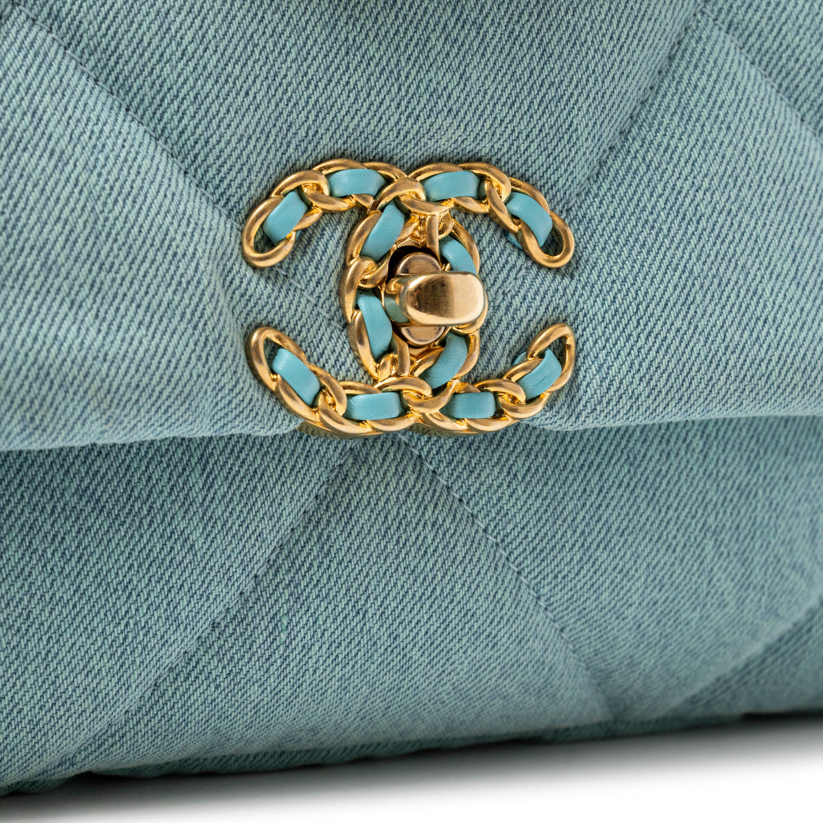 Chanel Medium 19 Flap Light Blue Denim Mixed Metal Hardware CC clasp close-up