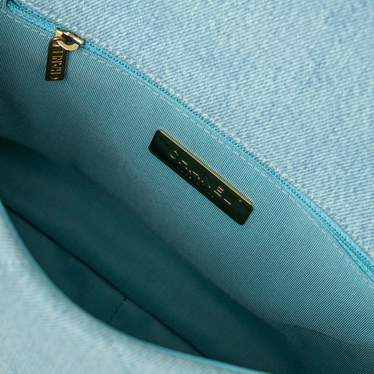 Chanel Medium 19 Flap Light Blue Denim Mixed Metal Hardware interior with zipper and logo plate