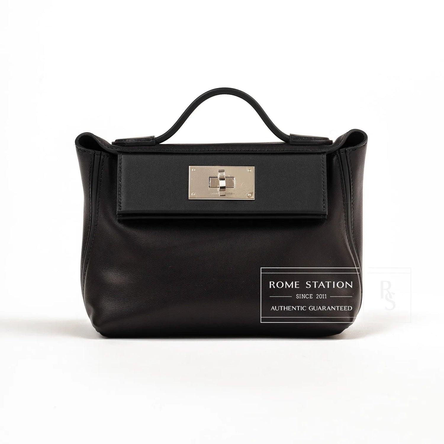 Front view of black Hermès 24/24 21 handbag with smooth Volupto leather and palladium hardware clasp