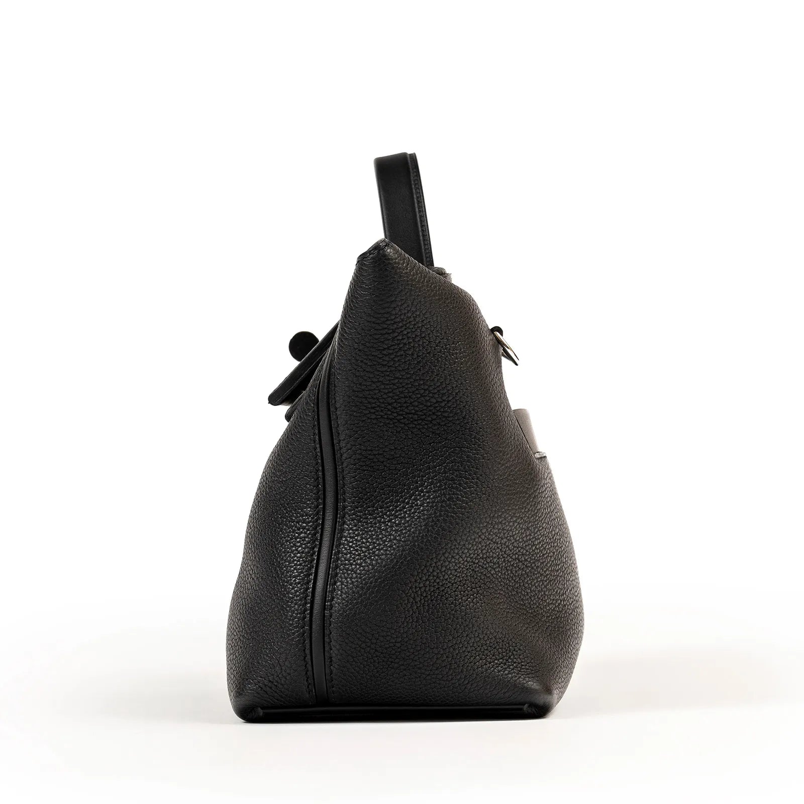 Side profile of Hermès 24/24 29 Sac bag in black Taurillon Maurice leather with palladium hardware