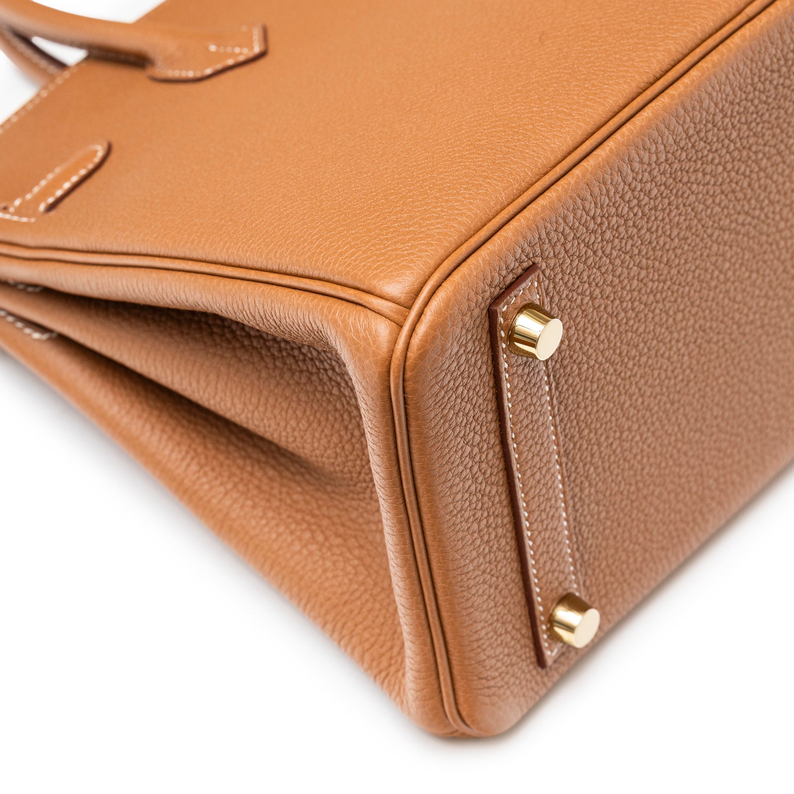 Close-up of bottom corner showing pebbled gold togo leather and gold hardware on Hermès Birkin 25 Gold Togo Gold Hardware