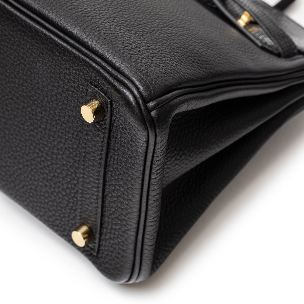 Hermès Birkin 25 Touch Black Togo Lizard Gold Hardware bottom corner with protective feet