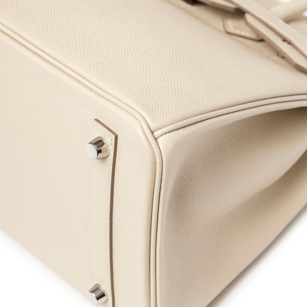 Hermès Birkin 30 Craie Epsom Palladium Hardware bottom corner close-up with protective feet
