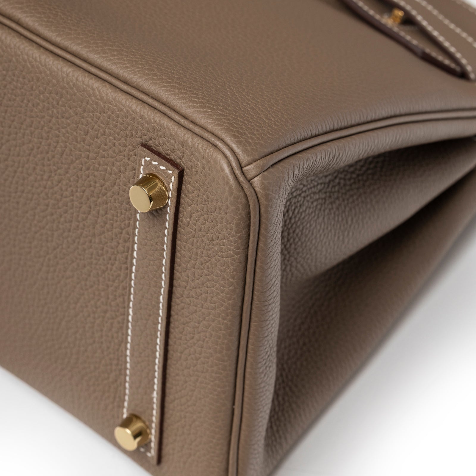 Close-up of bottom corner and gold hardware feet on Hermès Birkin 30 Etoupe Togo Gold Hardware handbag