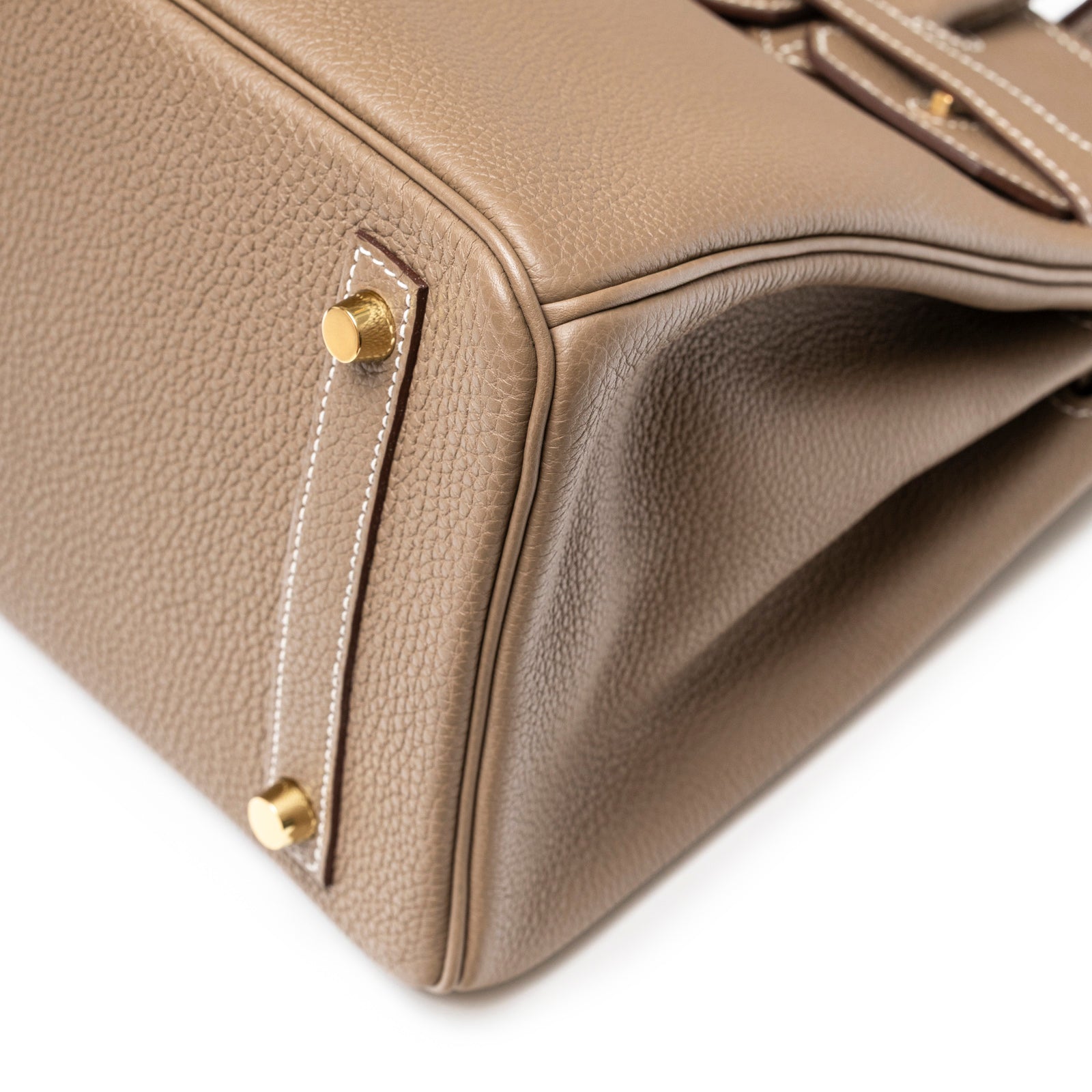 Close-up of the corner and base with gold hardware on the Hermès Birkin 30 Etoupe Togo Gold Hardware bag