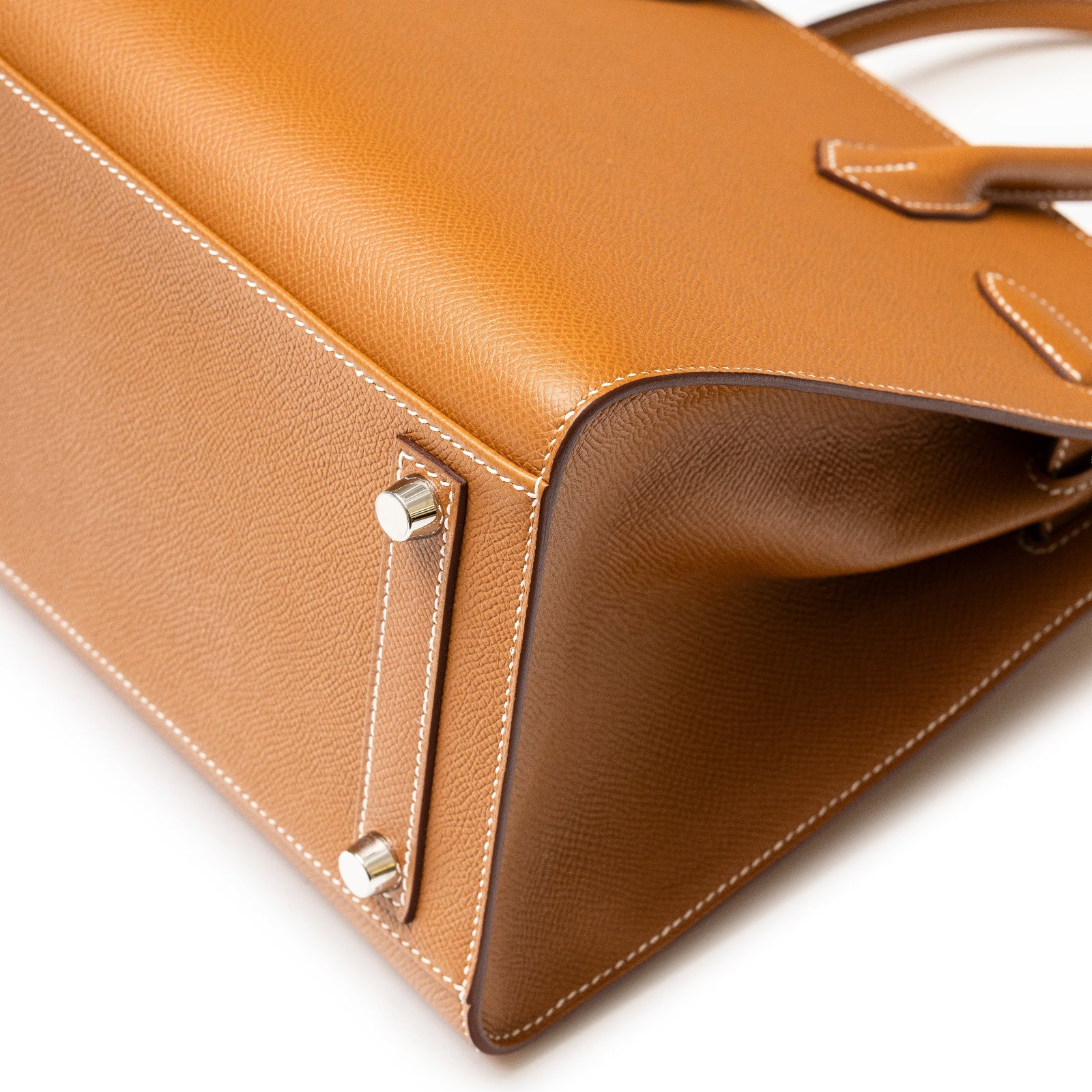 Close-up of the bottom corner and palladium hardware on gold Epsom leather Hermès Birkin 30 Sellier