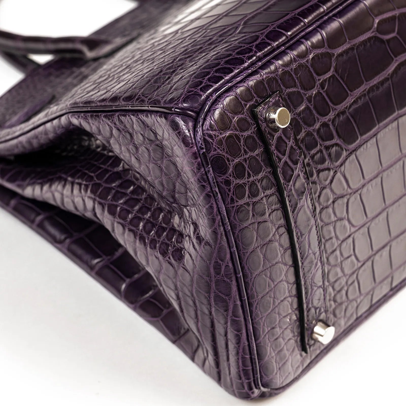Close-up of Hermès Birkin 35 Amethyste matte alligator showing corner detail and palladium hardware feet