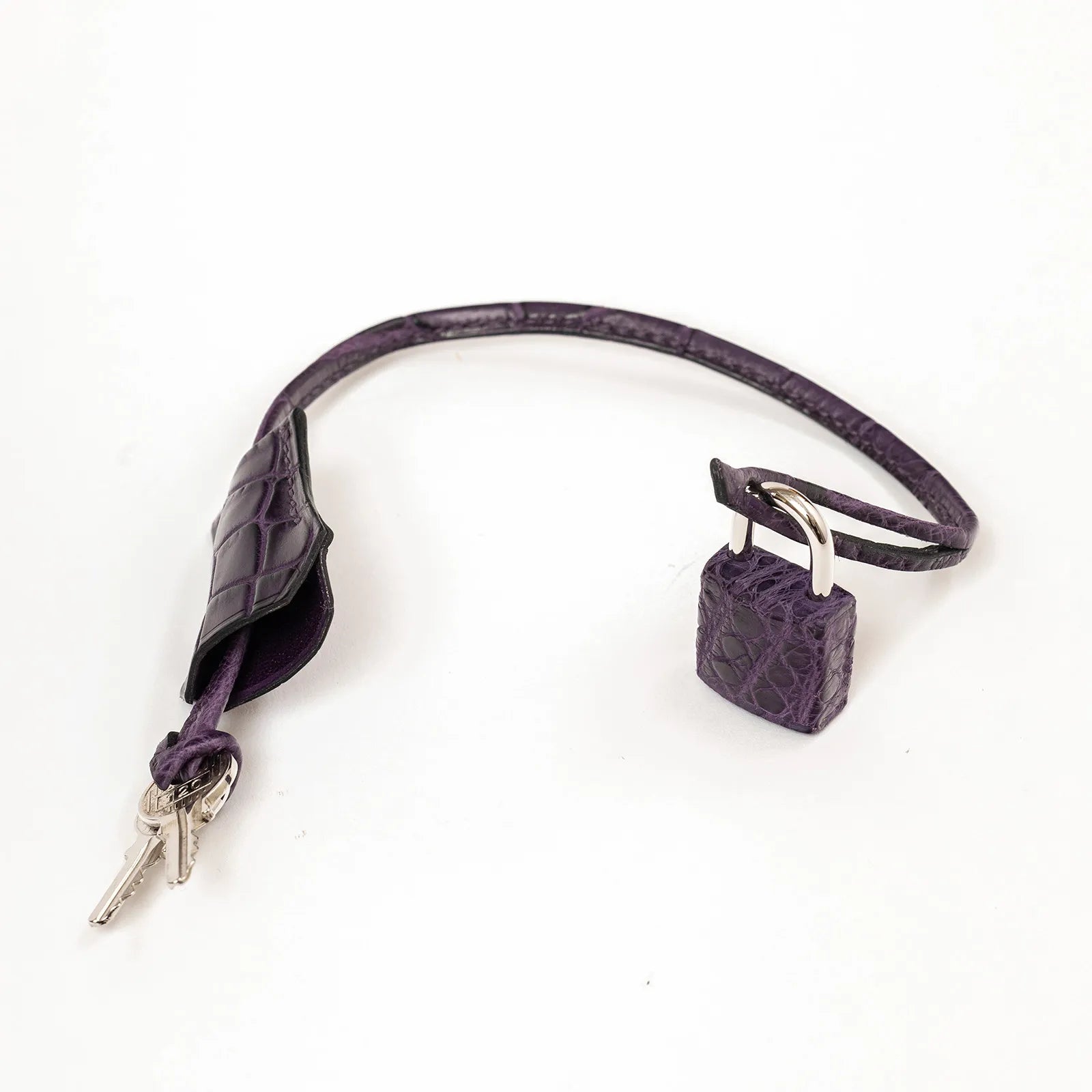 Close-up of Hermès Birkin 35 Amethyste Matte Alligator palladium hardware lock and keys accessory.