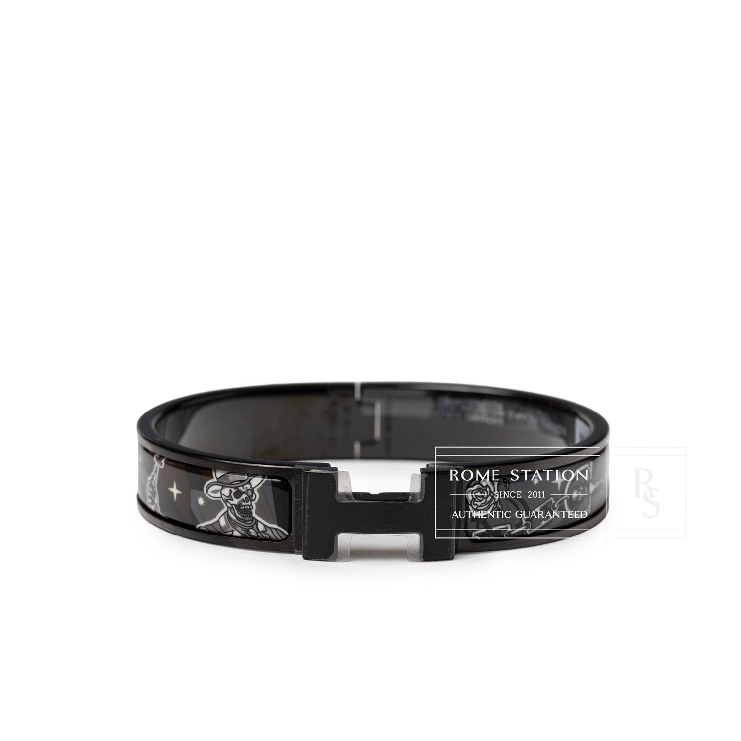 Front angled view of Hermès Clic HH C'est la Fete So Black Bracelet Grand Classique with black and silver detailing