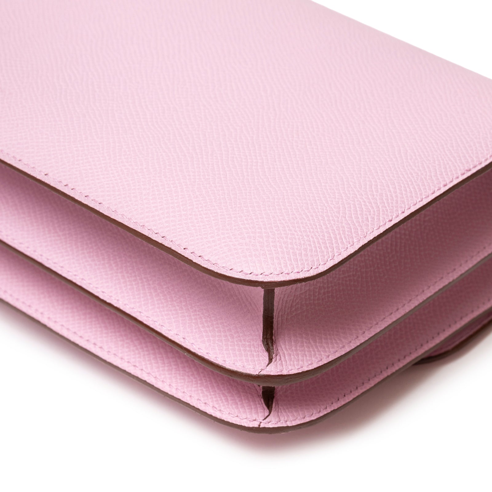 Close-up angled view of layered Mauve leather edges on Hermès Constance 18 Mauve Sylvester Epsom Palladium
