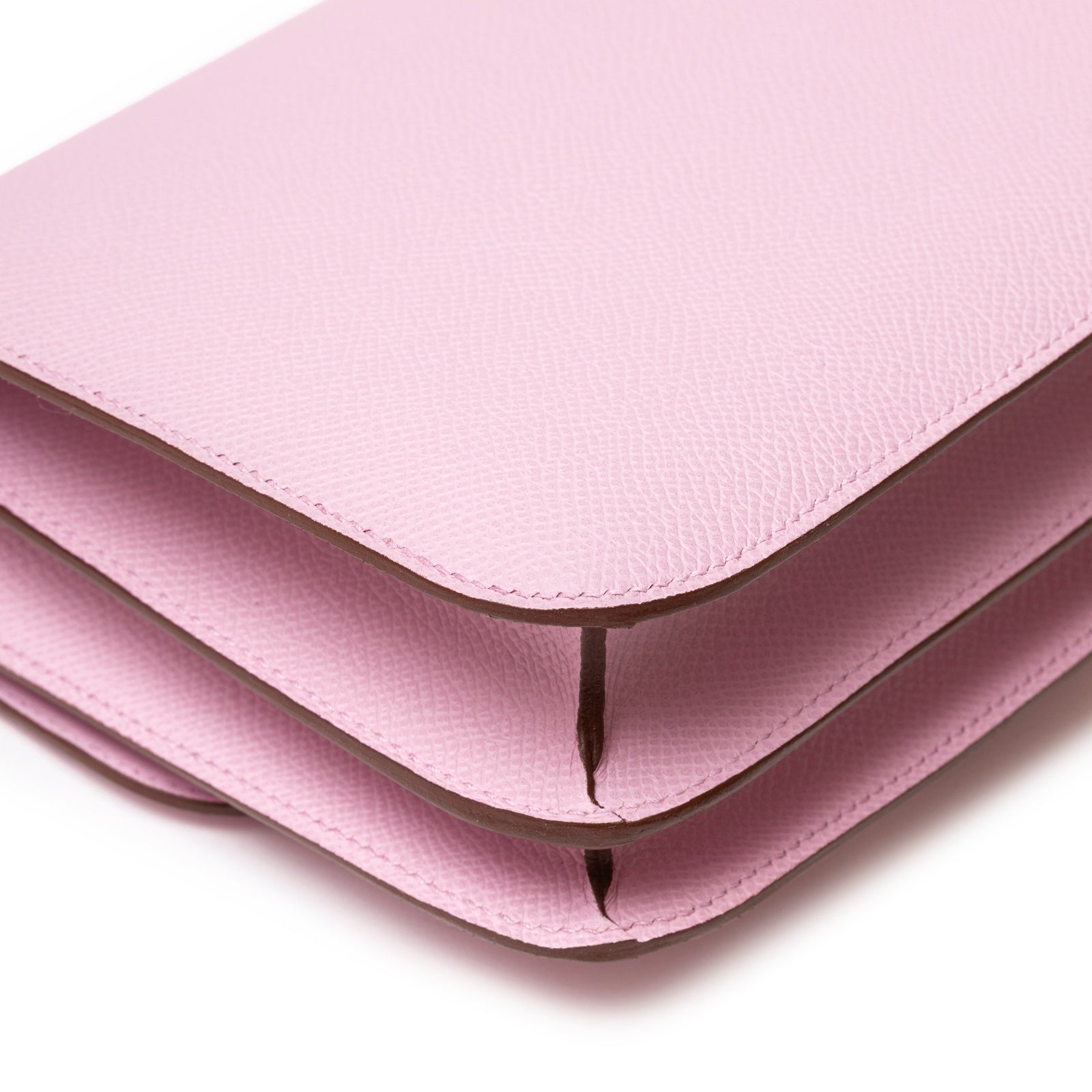 Close-up of layered leather edges on Hermès Constance 18 Mauve Sylvester Epsom Palladium showing fine stitching detail