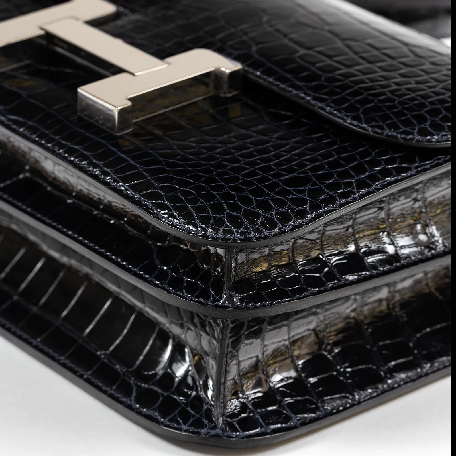 Hermès Constance 24 Bleu Marine Shiny Alligator Palladium Hardware