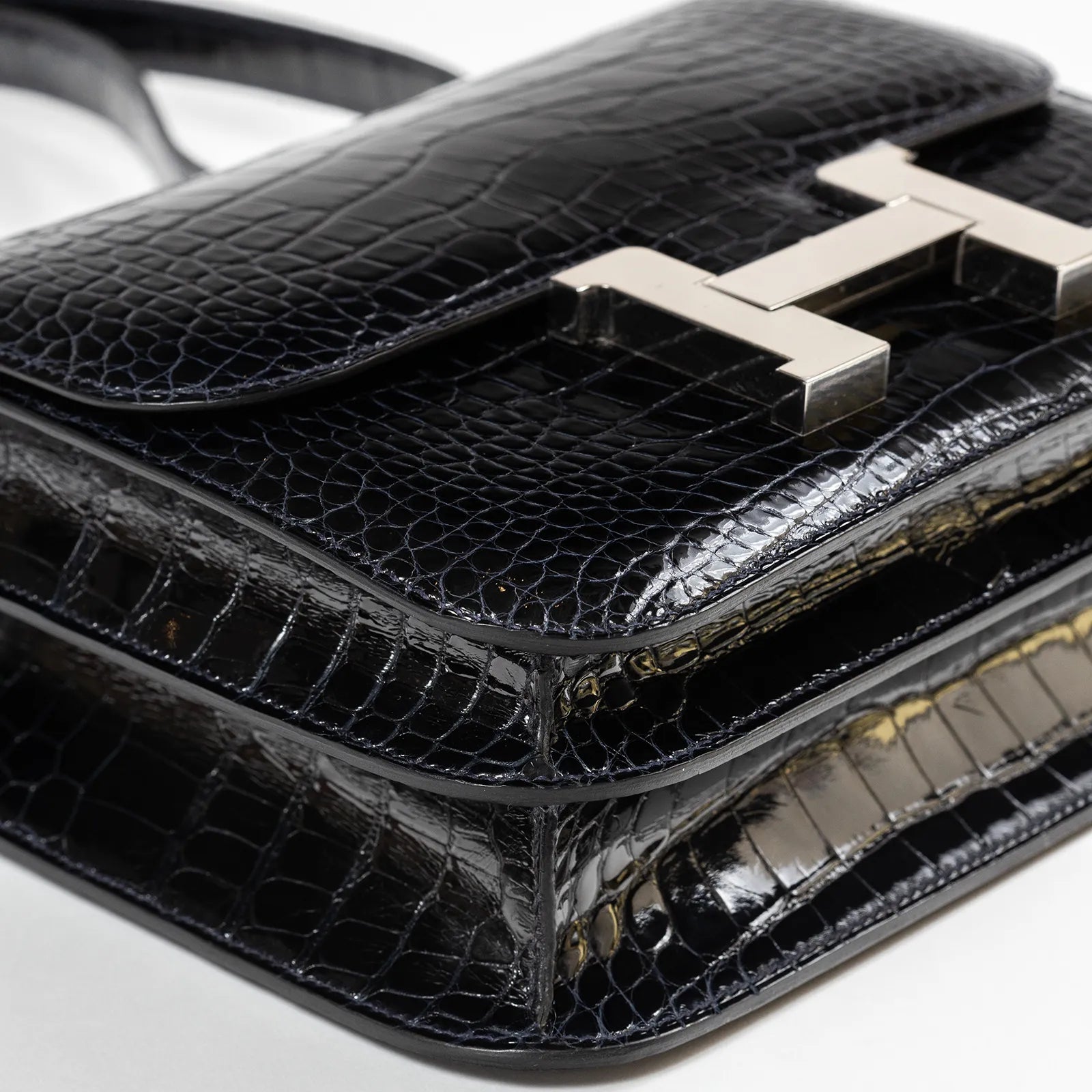 Hermès Constance 24 Bleu Marine Shiny Alligator Palladium Hardware