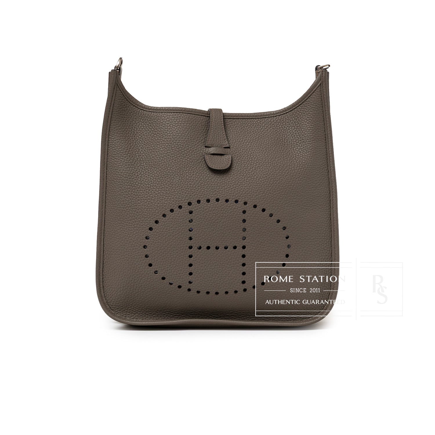 Front view of Hermès Evelyne PM 29 Etain Clemence Palladium Hardware with perforated H logo detail