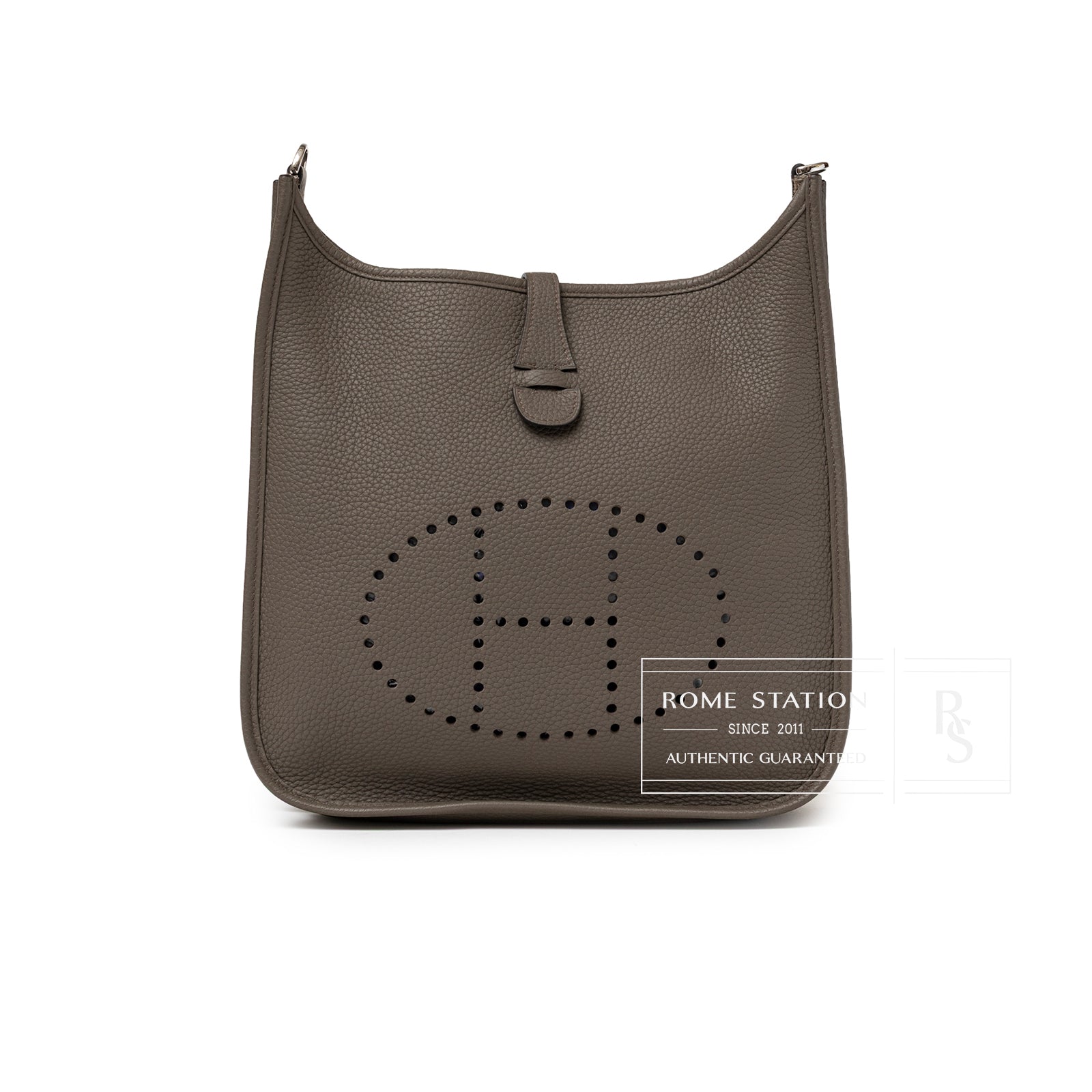 Front view of Hermès Evelyne PM 29 Etain Clemence Palladium Hardware with perforated H logo detail