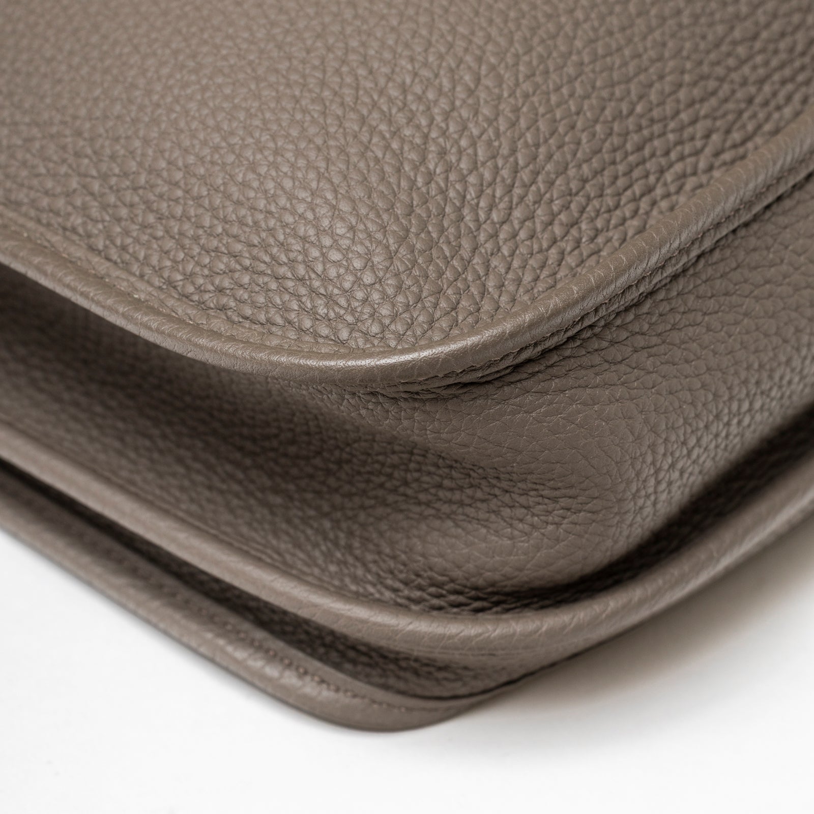 Close-up of Hermès Evelyne PM 29 Etain Clemence Palladium Hardware showing textured leather and smooth edge detail